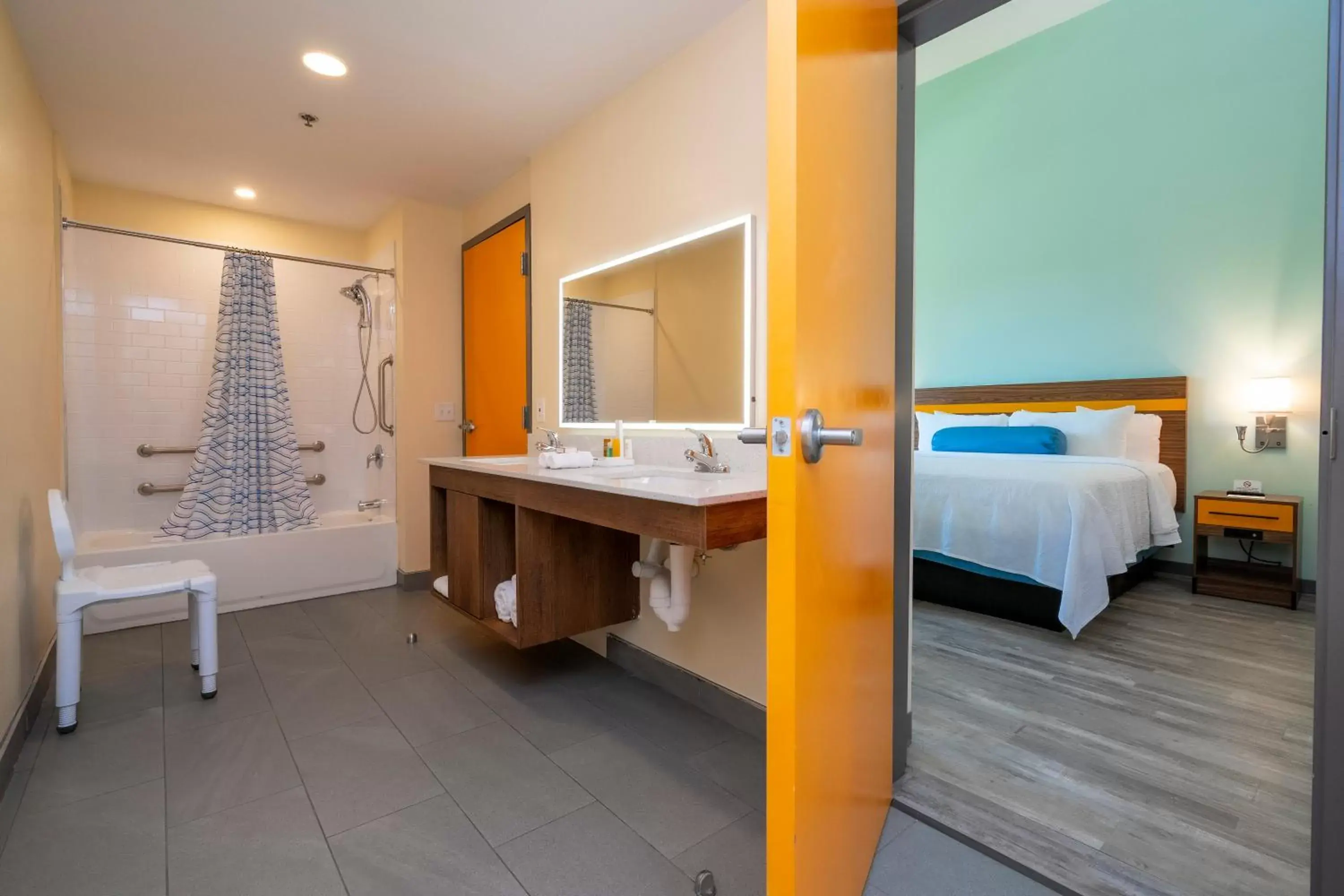 Elite King Room Disability Access Smoke Free in SPOT X Hotel Orlando Intl Dr by The Red Collection Elite King Room Disability Access Smoke Free in SPOT X Hotel Orlando Intl Dr by The Red Collection