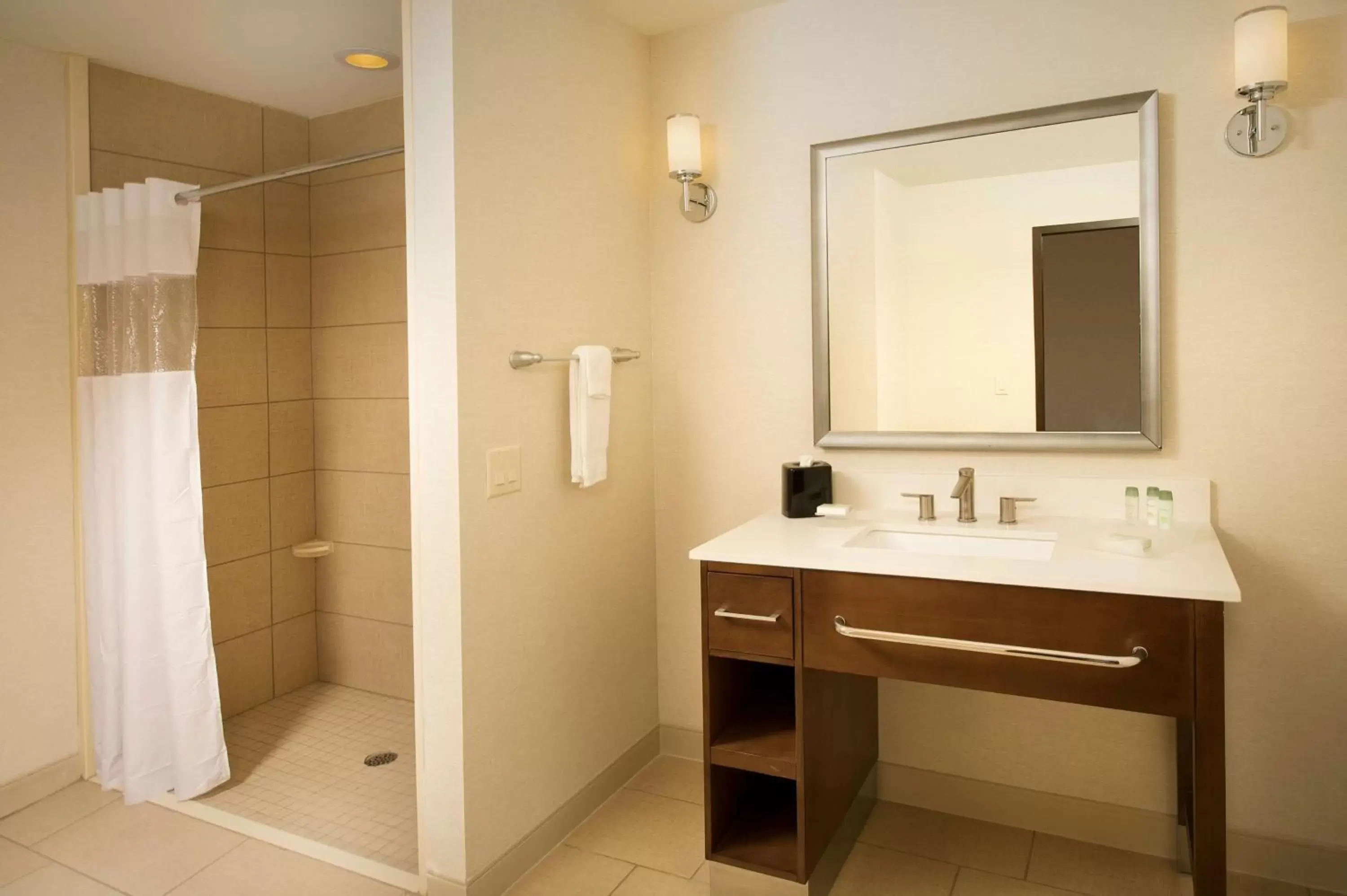 King Studio with Roll-In Shower - Mobility and Hearing Access/Non-Smoking in Homewood Suites by Hilton Midland King Studio with Roll-In Shower - Mobility and Hearing Access/Non-Smoking in Homewood Suites by Hilton Midland