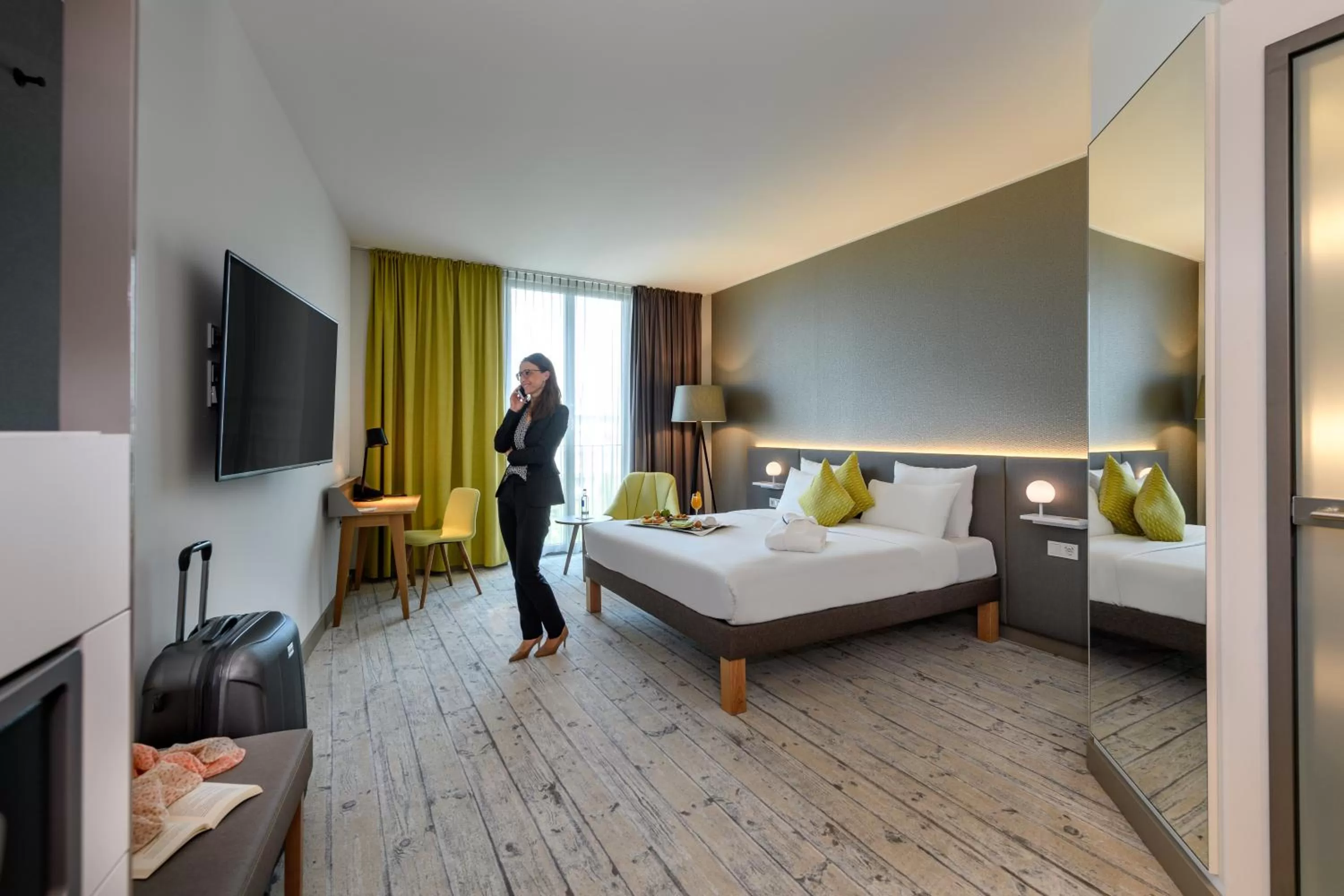 Photo of the whole room, Bed in Novotel München Messe