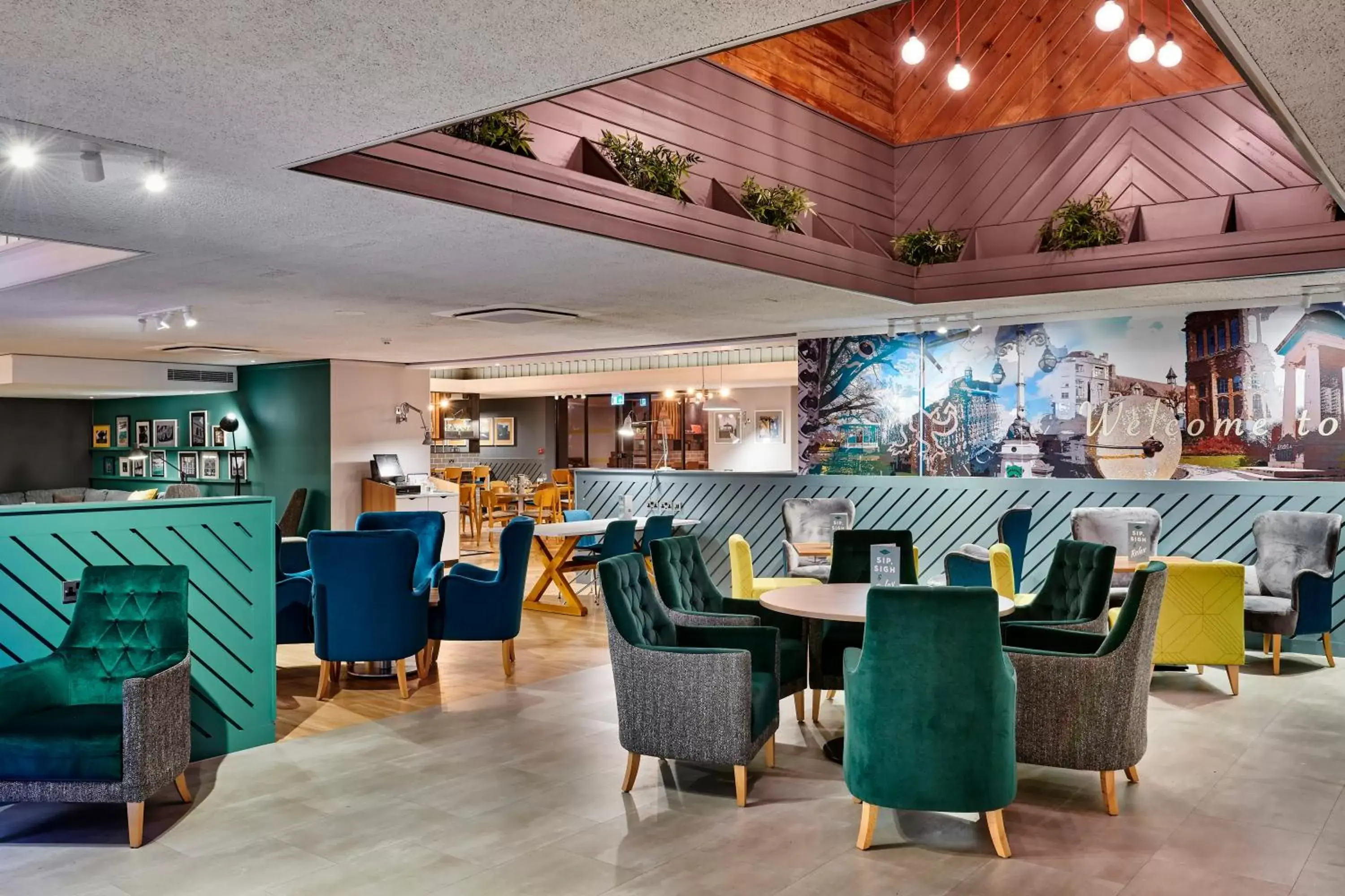 Lounge or bar, Restaurant/Places to Eat in Holiday Inn Taunton M5, Jct25, an IHG Hotel