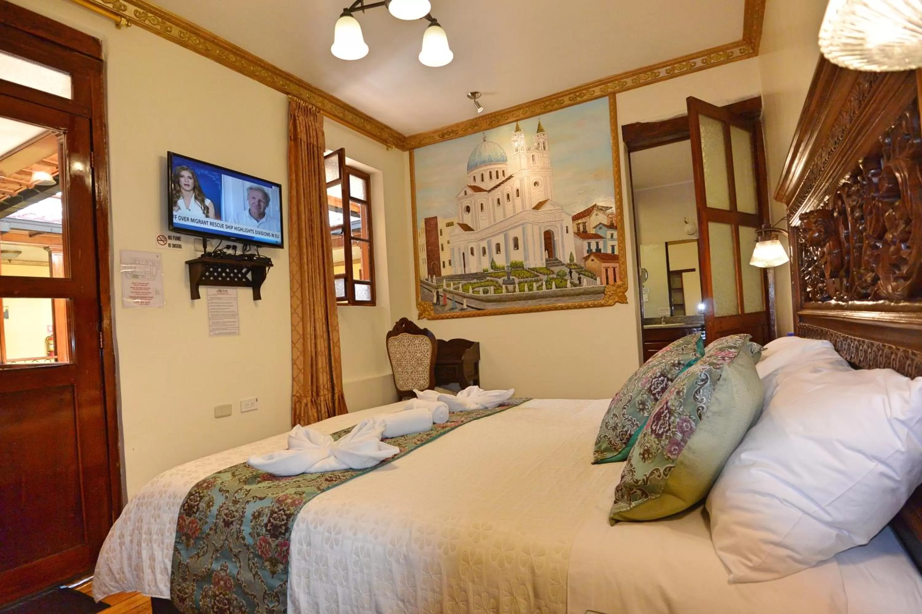 Photo of the whole room, Bed in Hotel La Basílica Quito