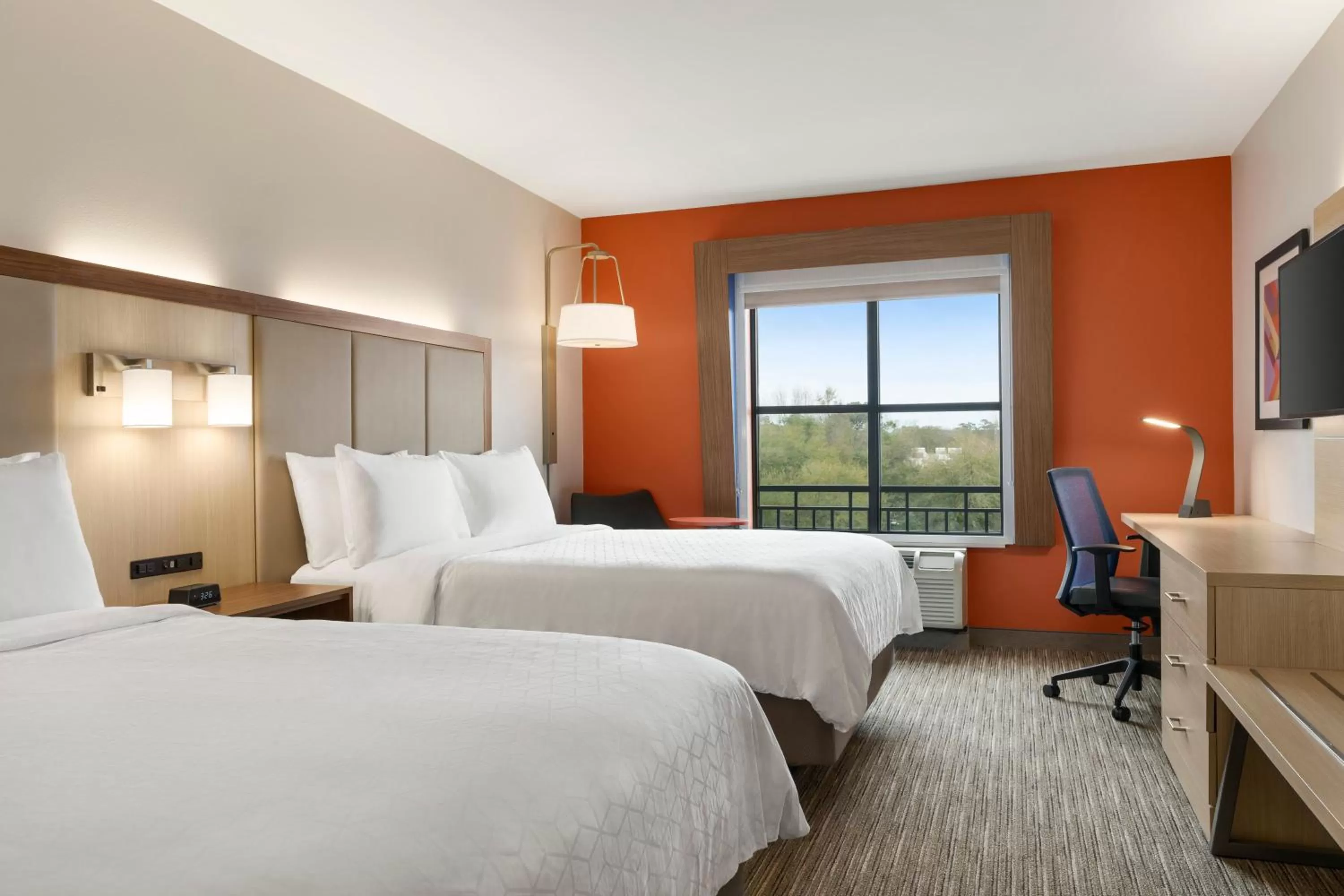 Photo of the whole room, Bed in Holiday Inn Express Hotel & Suites Mount Pleasant - Charleston by IHG