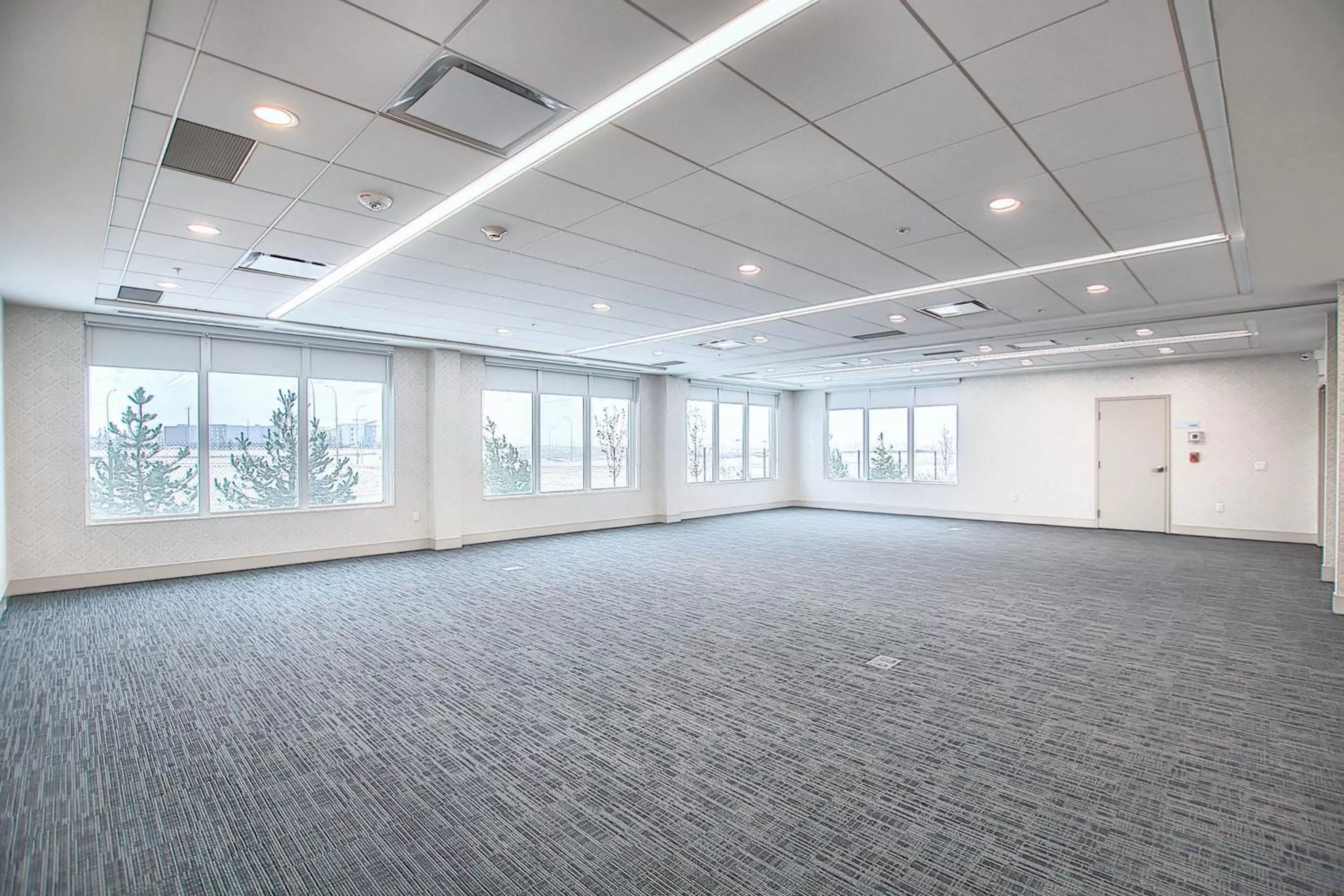 Meeting/conference room in Holiday Inn Express & Suites - Calgary Airport Trail NE by IHG