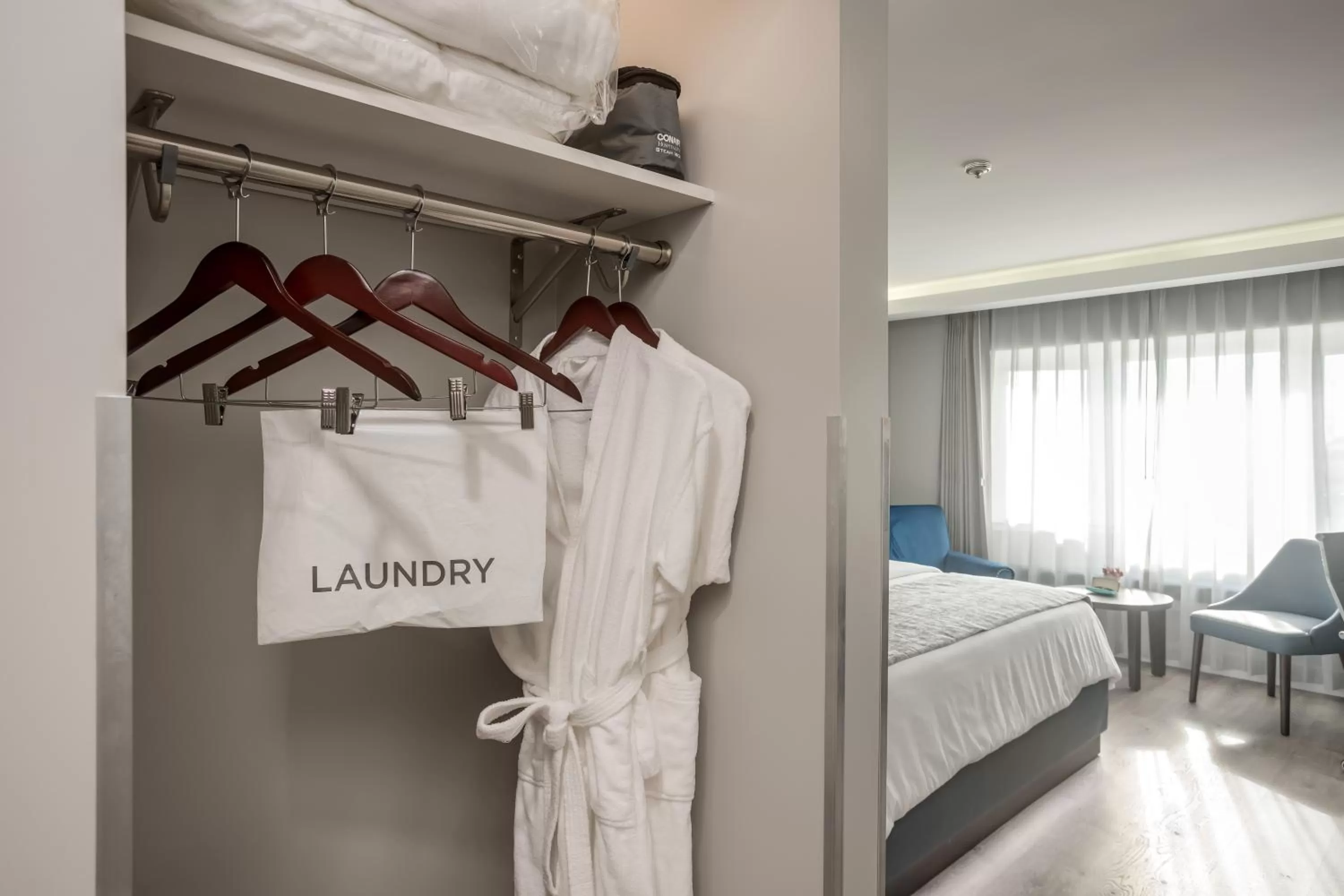 Bed in Harbor View Inn