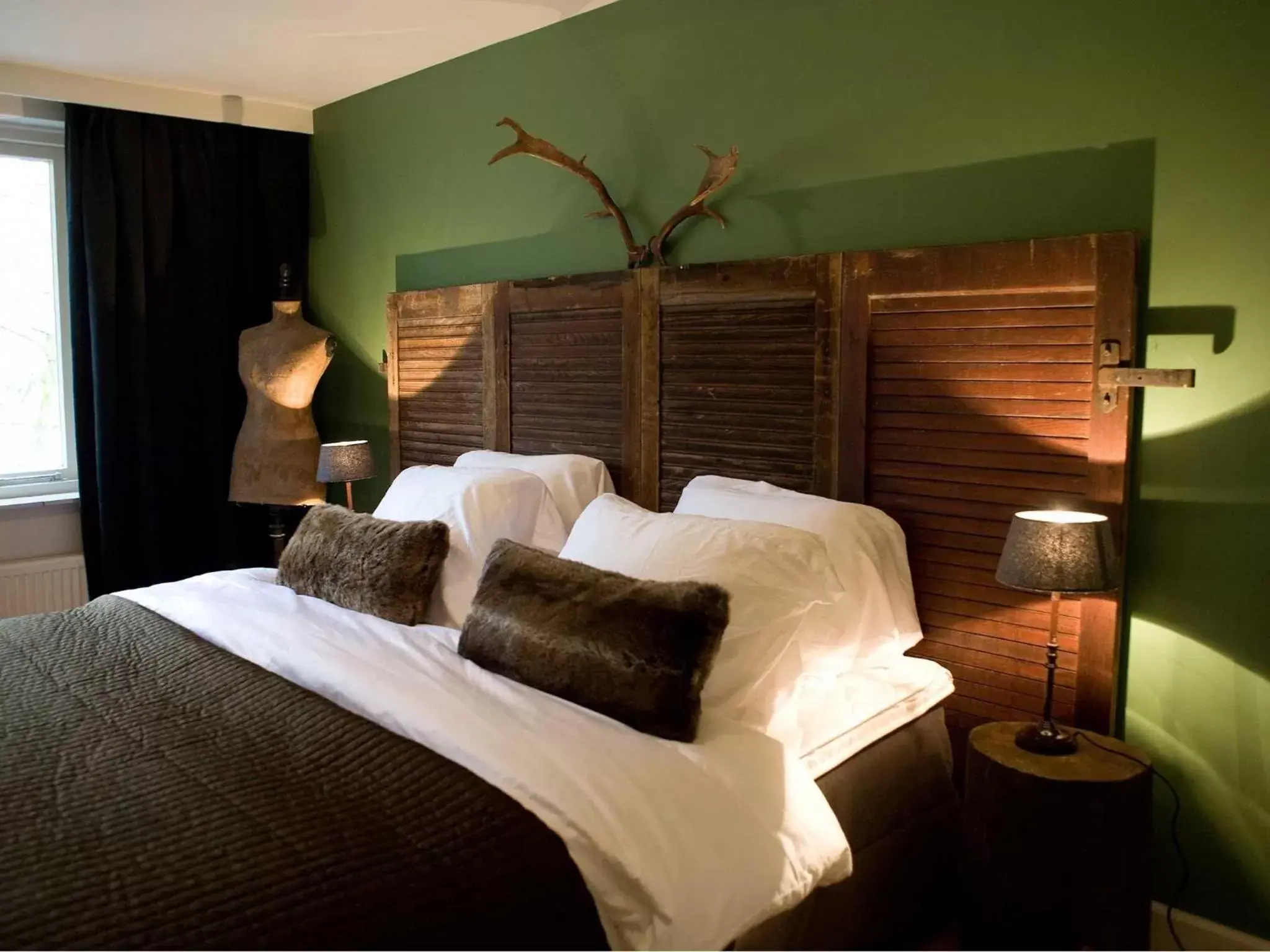 Bed in Hotel & Restaurant Meneer Van Eijck