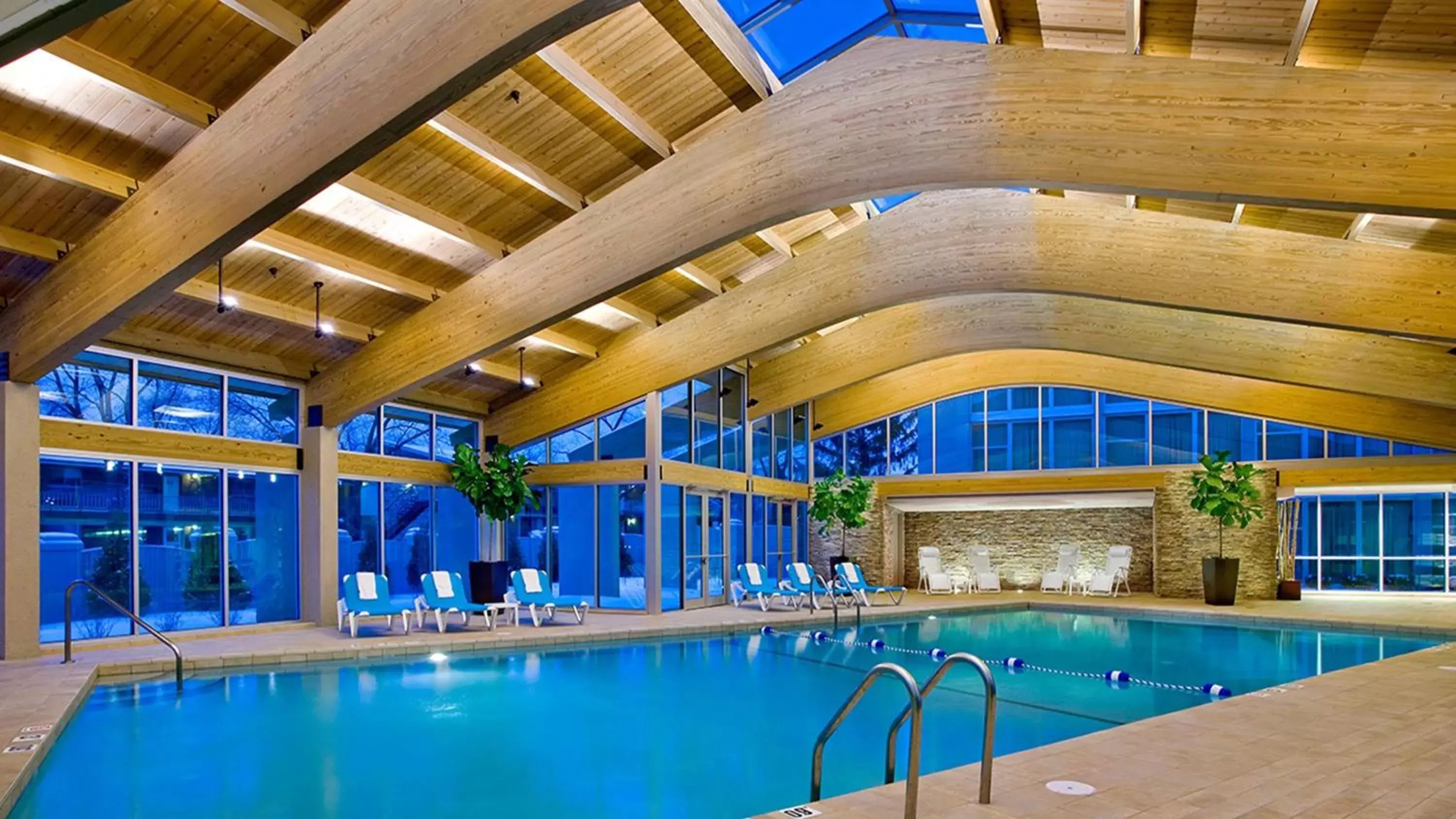 Swimming Pool in Crowne Plaza Hotel Glen Ellyn/Lombard, an IHG Hotel