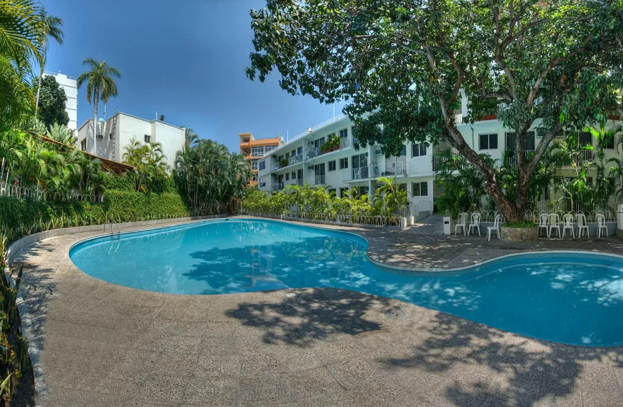 Swimming pool, Property Building in Alba Suites Acapulco