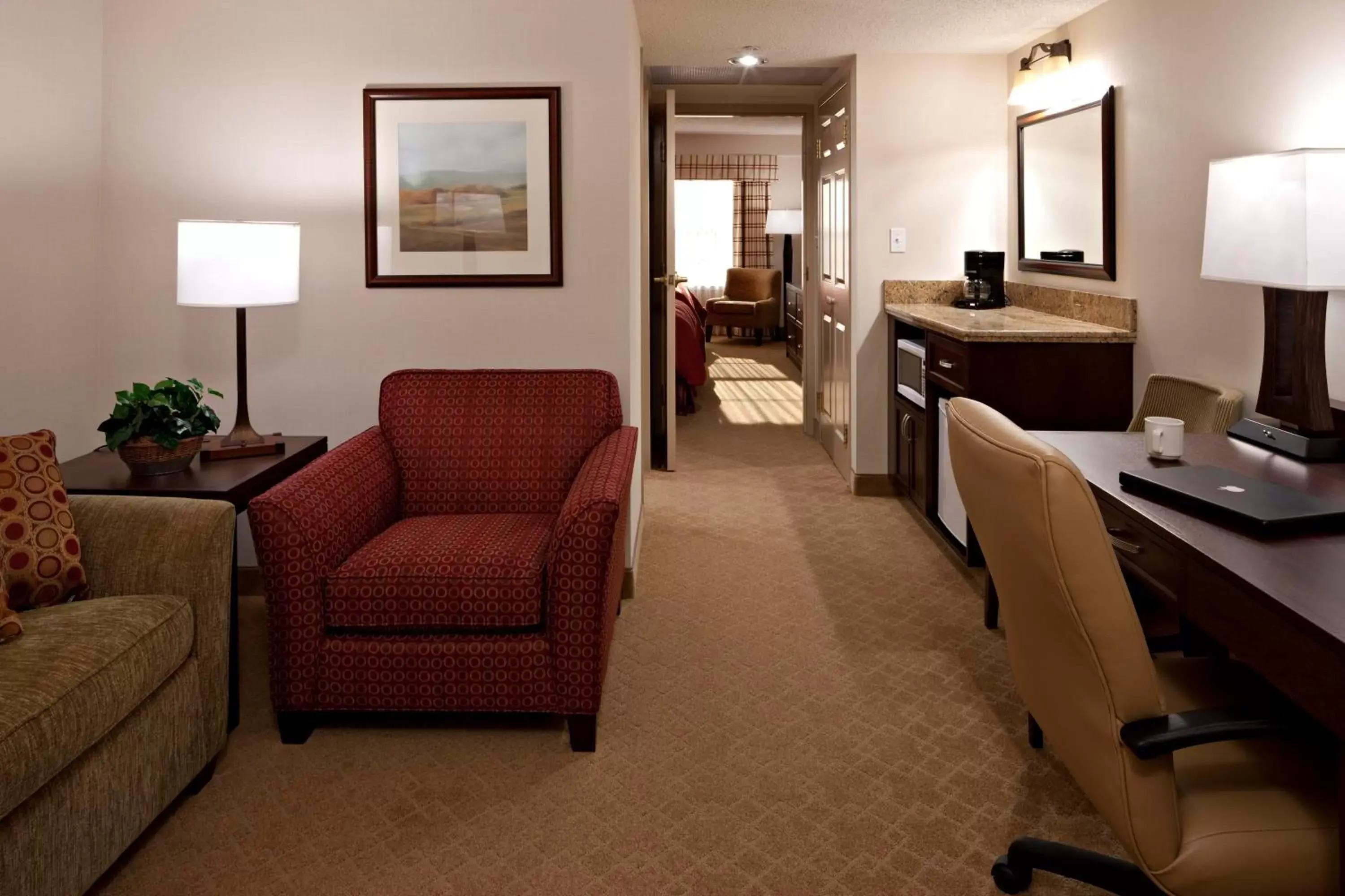 Living room, Seating Area in Country Inn & Suites by Radisson, Calgary-Northeast