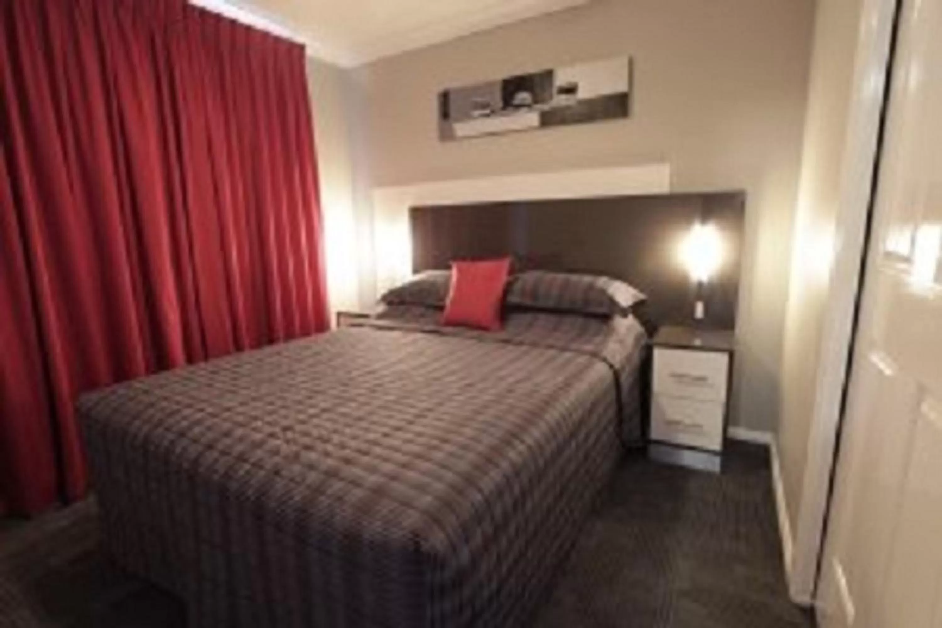 Bedroom, Bed in Cattlemans Country Motor Inn & Serviced Apartments