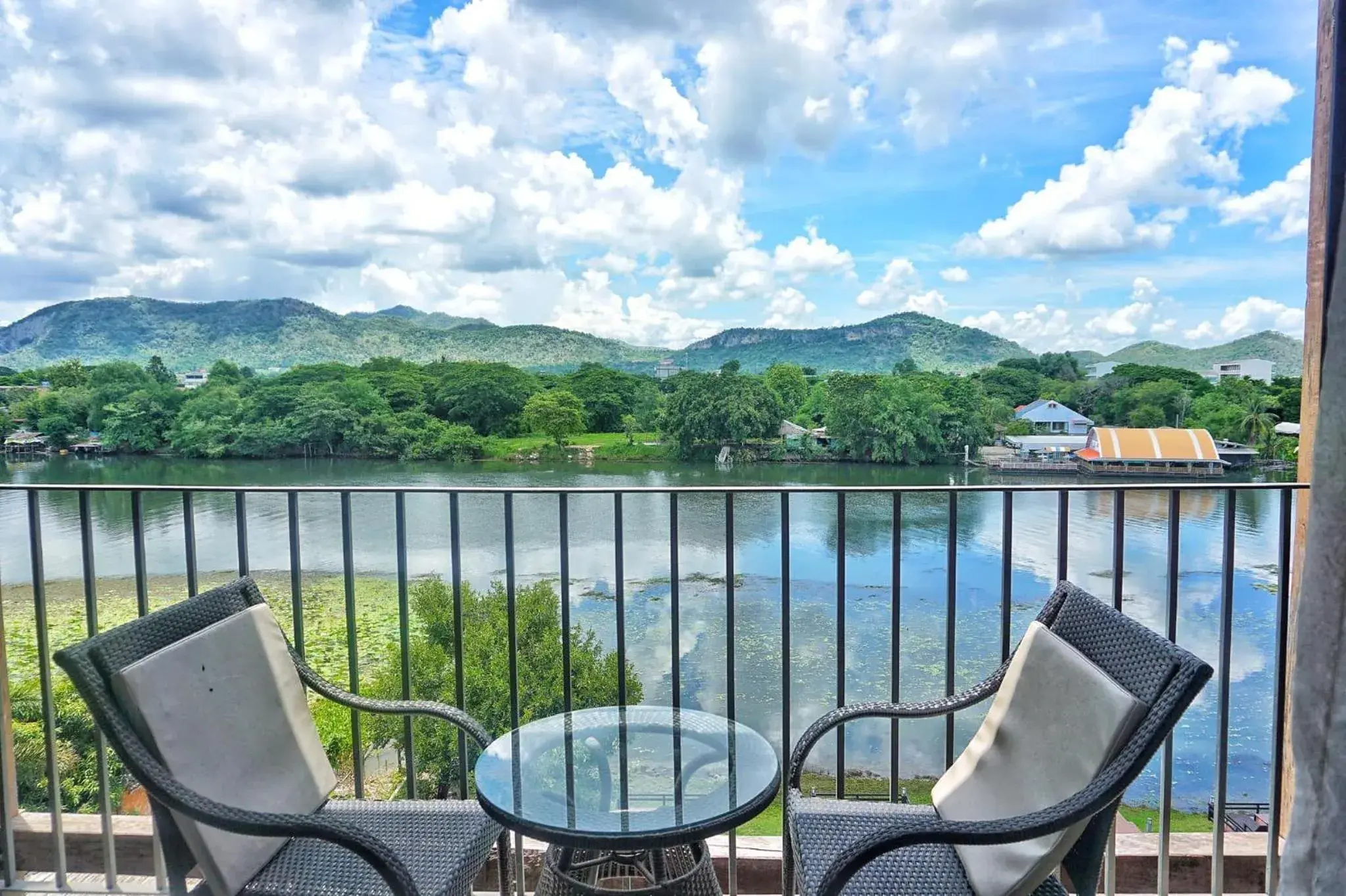 Balcony/Terrace in The Glory River Kwai Hotel