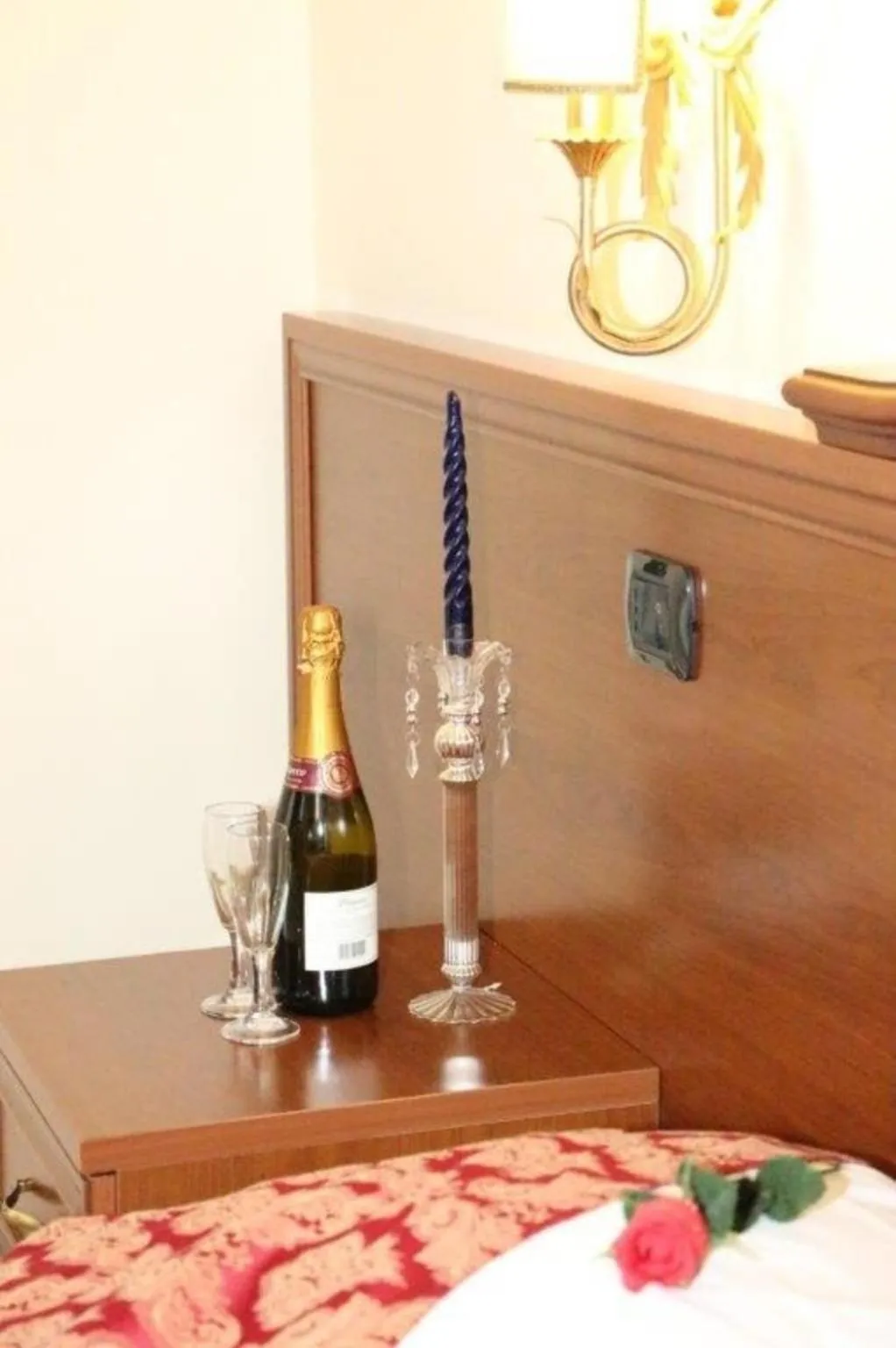 Drinks, Bed in Hotel Mirage