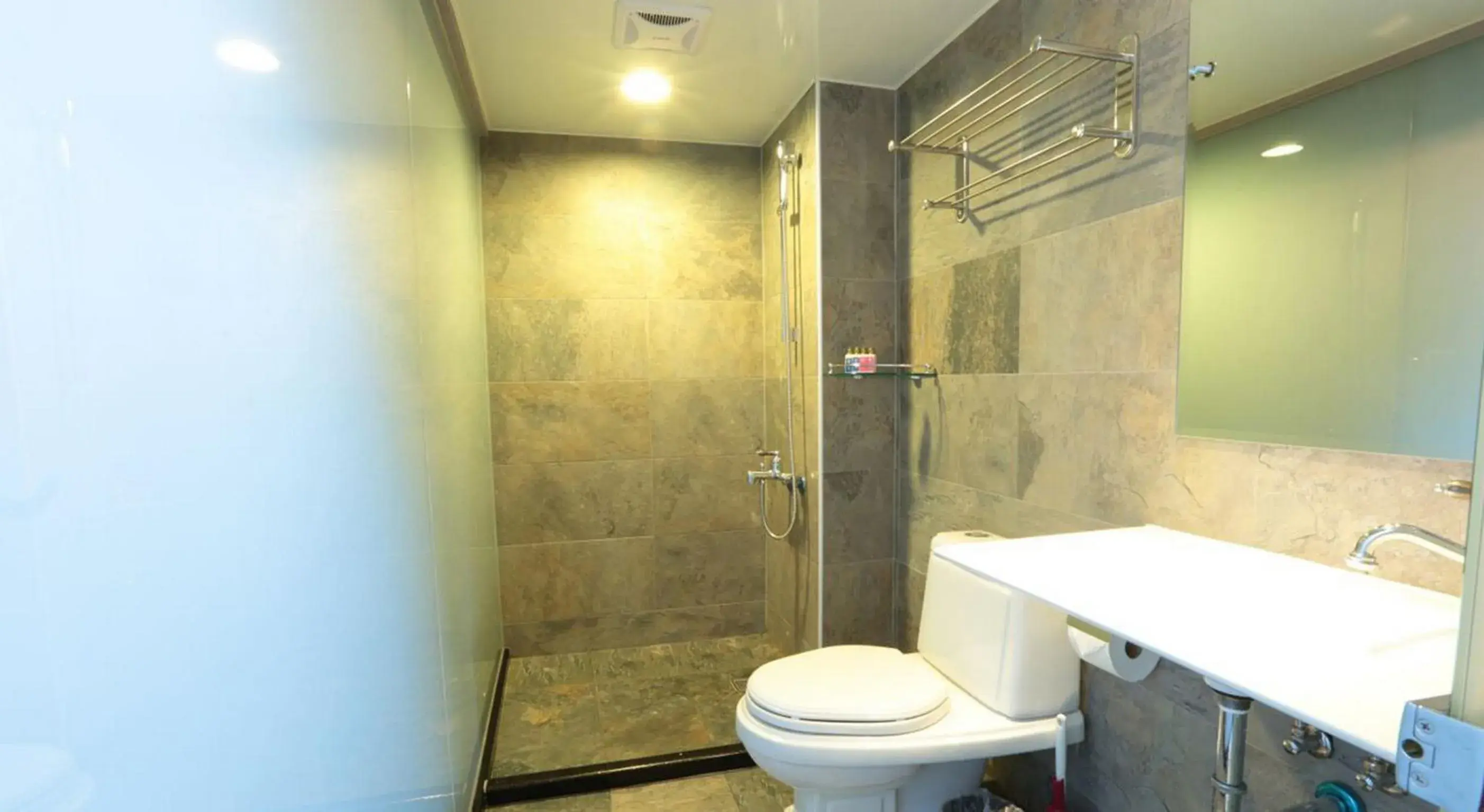 Shower, Bathroom in Kaohsiung Giethoorn