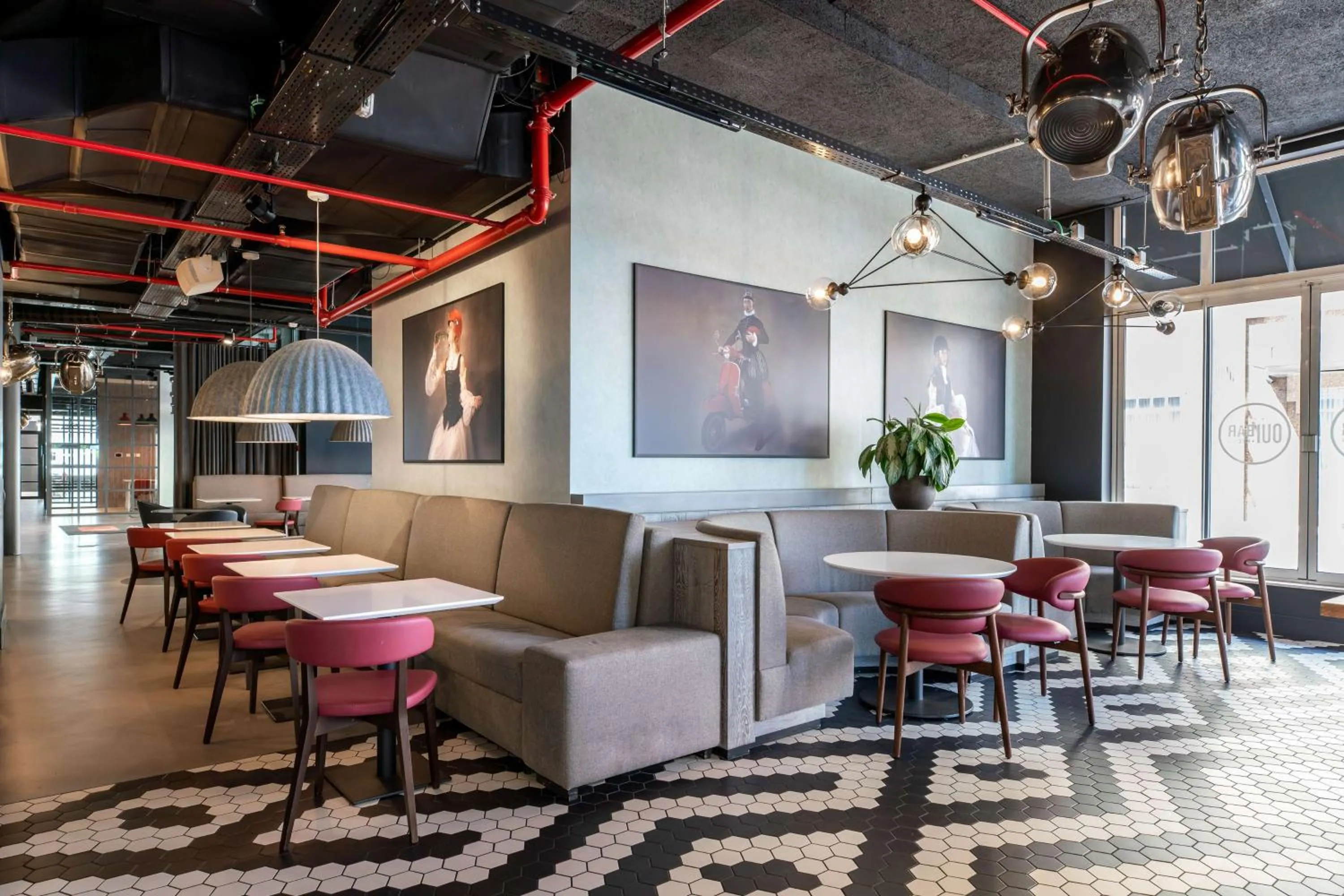 Restaurant/places to eat in Radisson RED Brussels