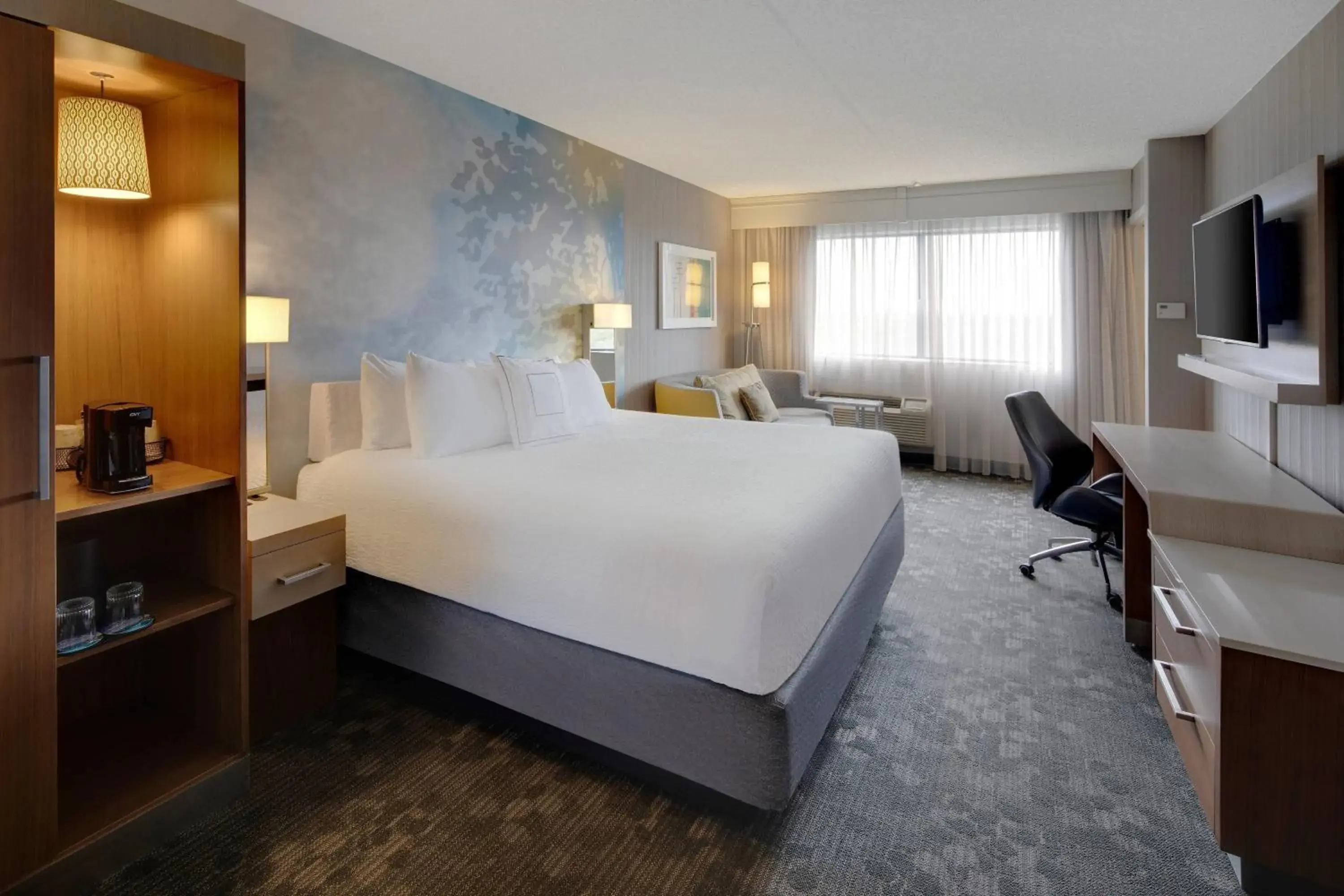 King Room with Adapted Tub - Mobility Accessible in Courtyard Austin-University Area King Room with Adapted Tub - Mobility Accessible in Courtyard Austin-University Area