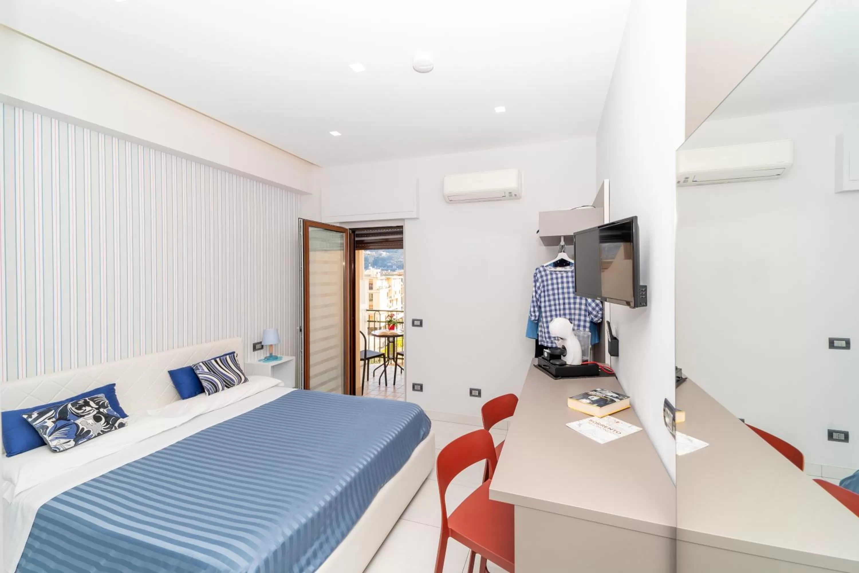 Bedroom, Bed in Estate4home - ChristAl