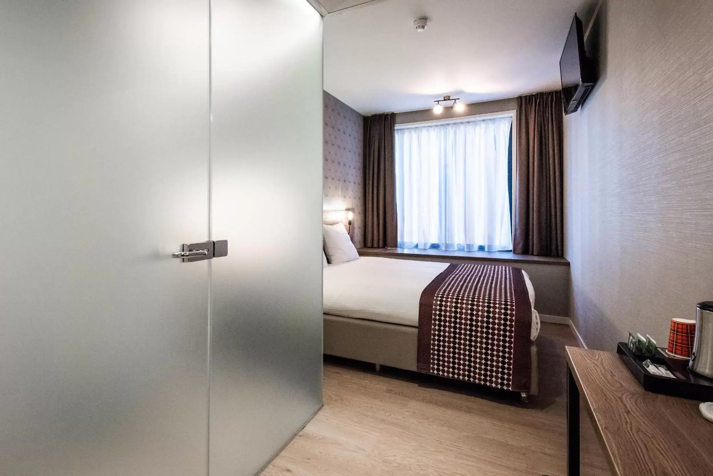 Bedroom, Bed in Melrose Hotel