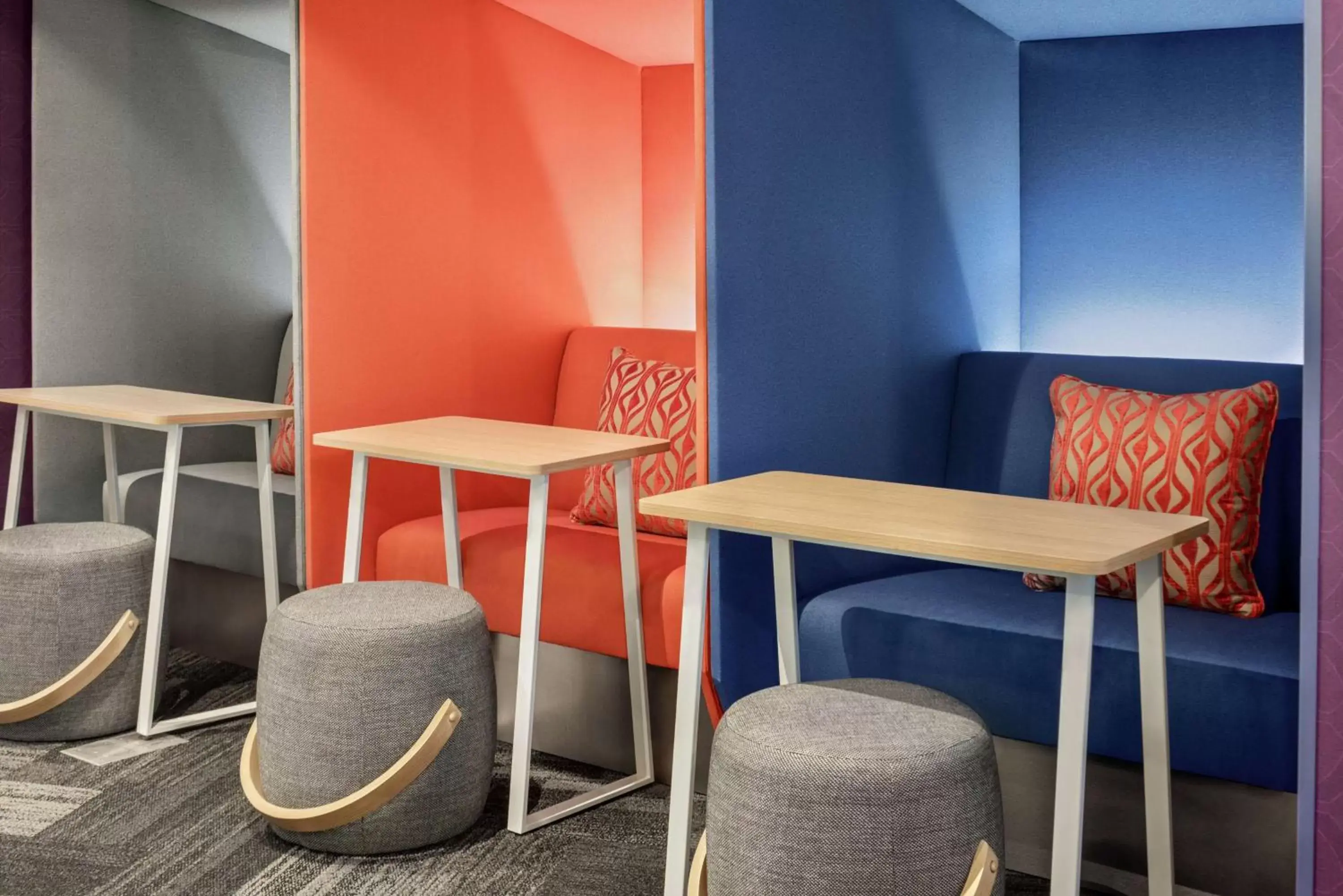 Lobby or reception in Tru By Hilton Duluth Mall Area Lobby or reception in Tru By Hilton Duluth Mall Area