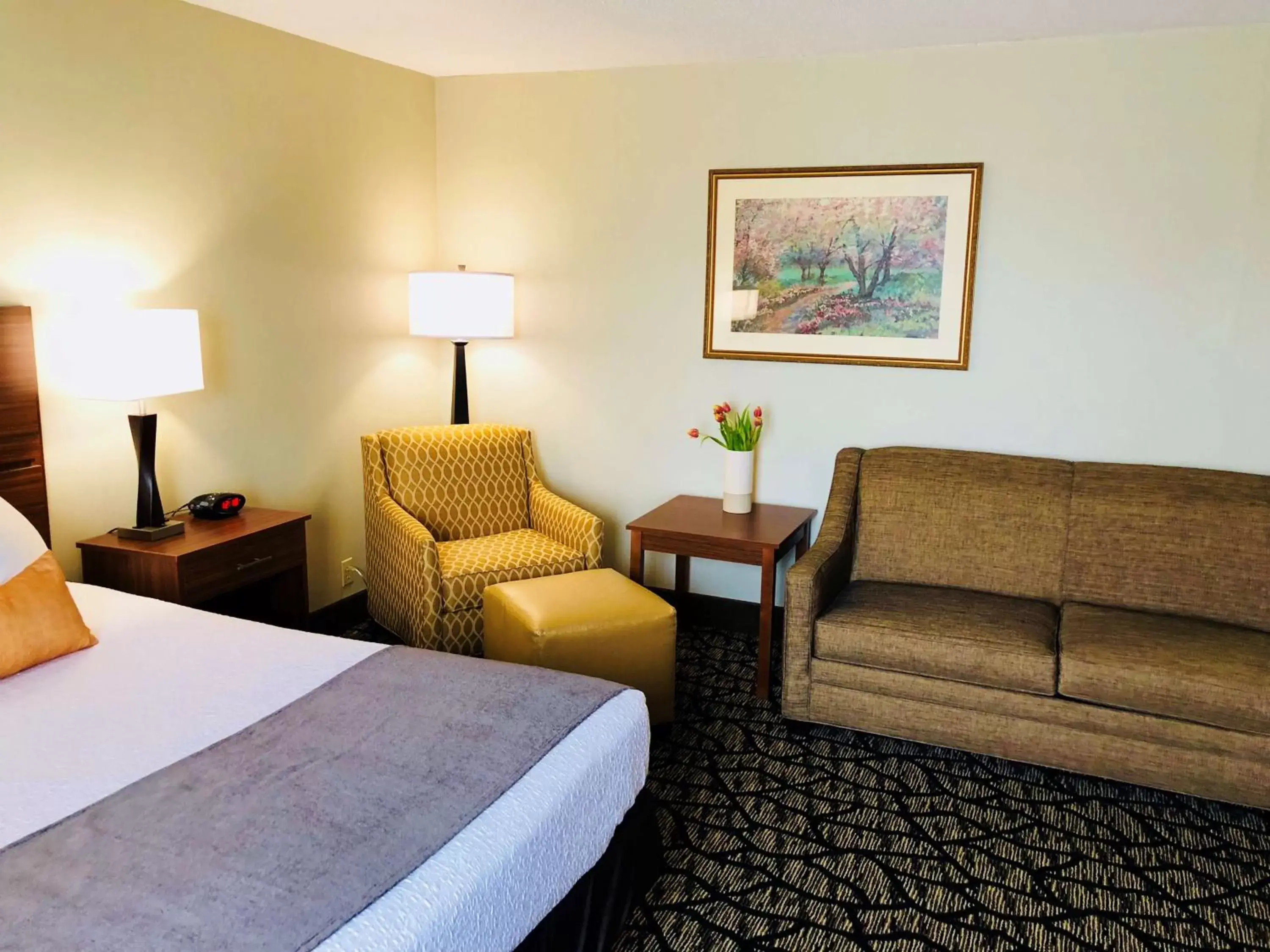 Bedroom, Seating Area in Best Western Westminster Hotel