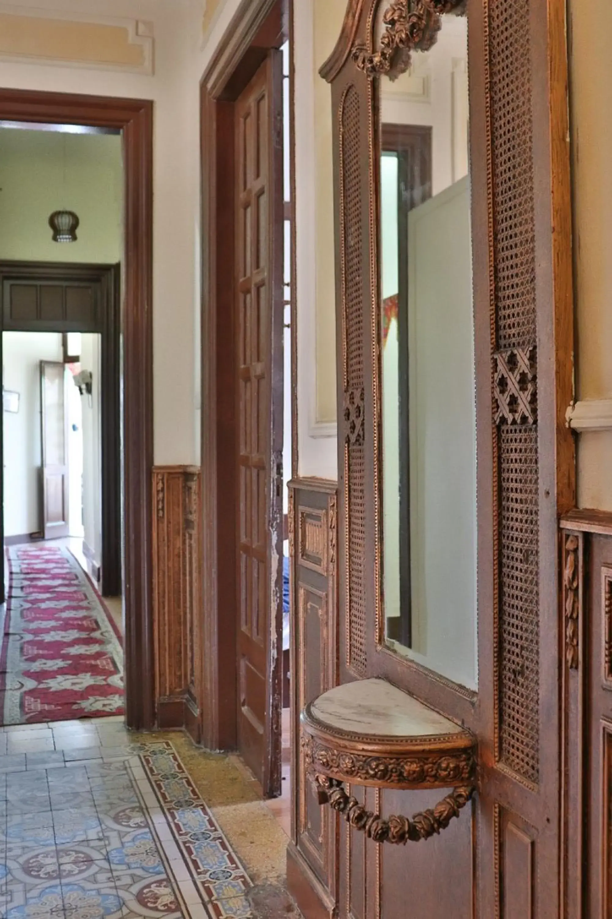 Facade/entrance, Bathroom in Cecilia Hotel