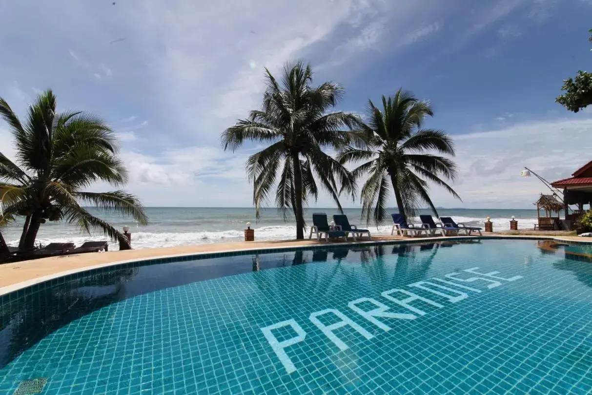 Swimming Pool in Lanta Paradise Beach Resort