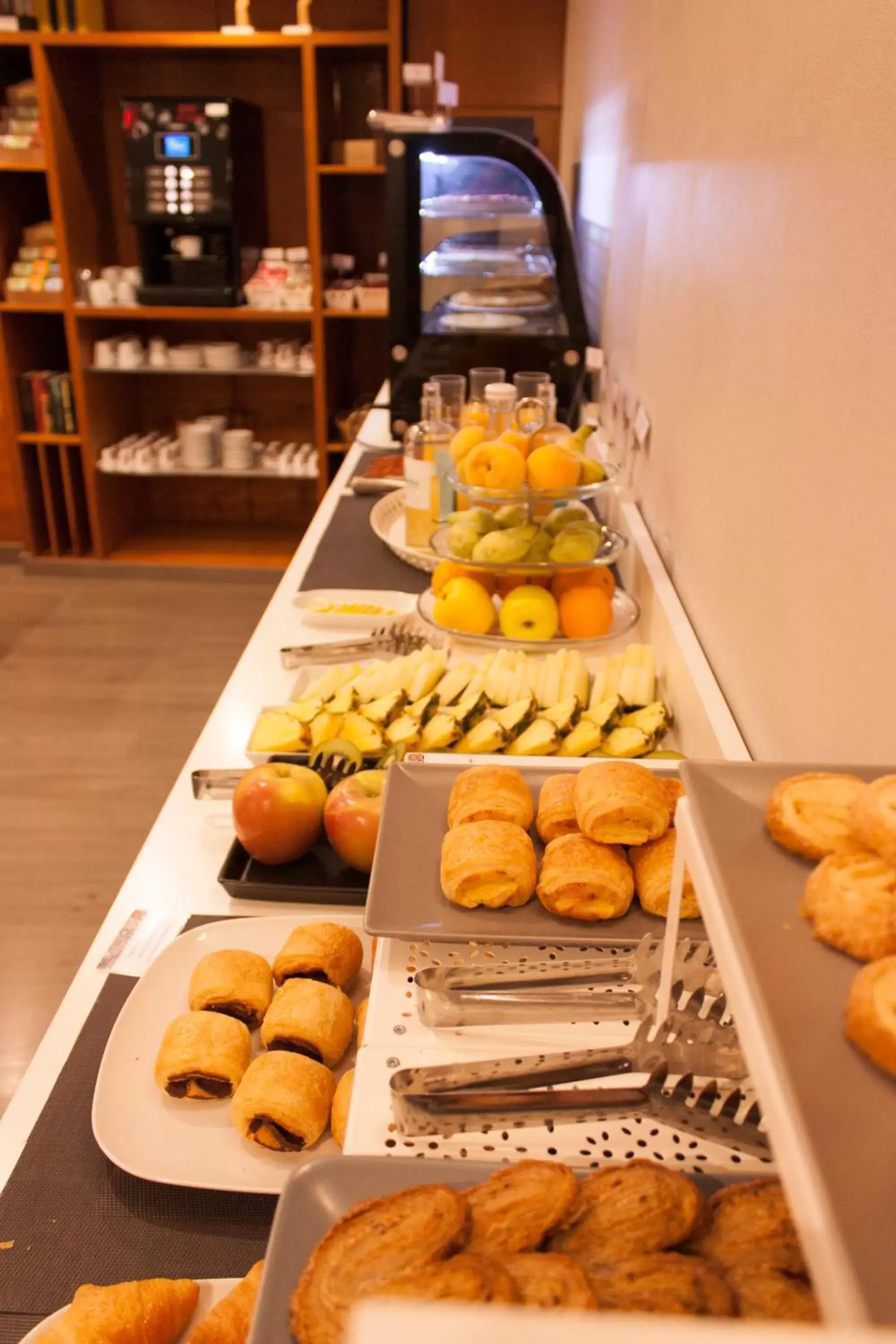 Buffet breakfast in Sercotel Torico Plaza