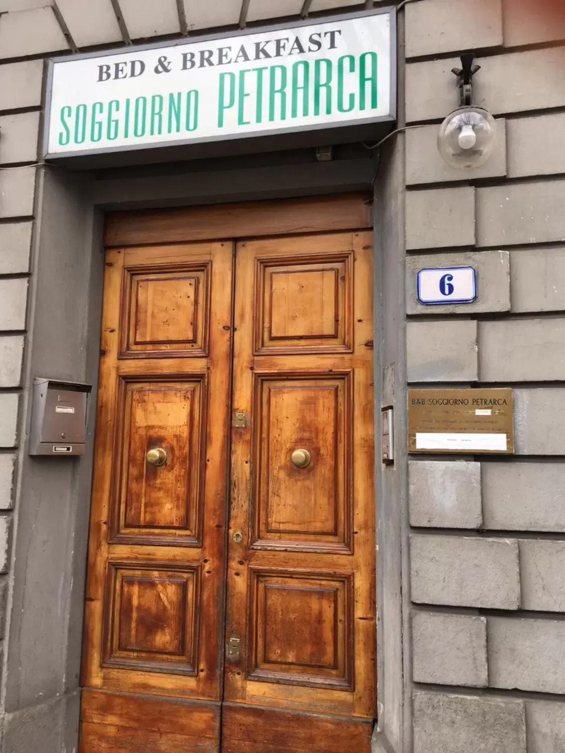 Facade/entrance in Soggiorno Petrarca