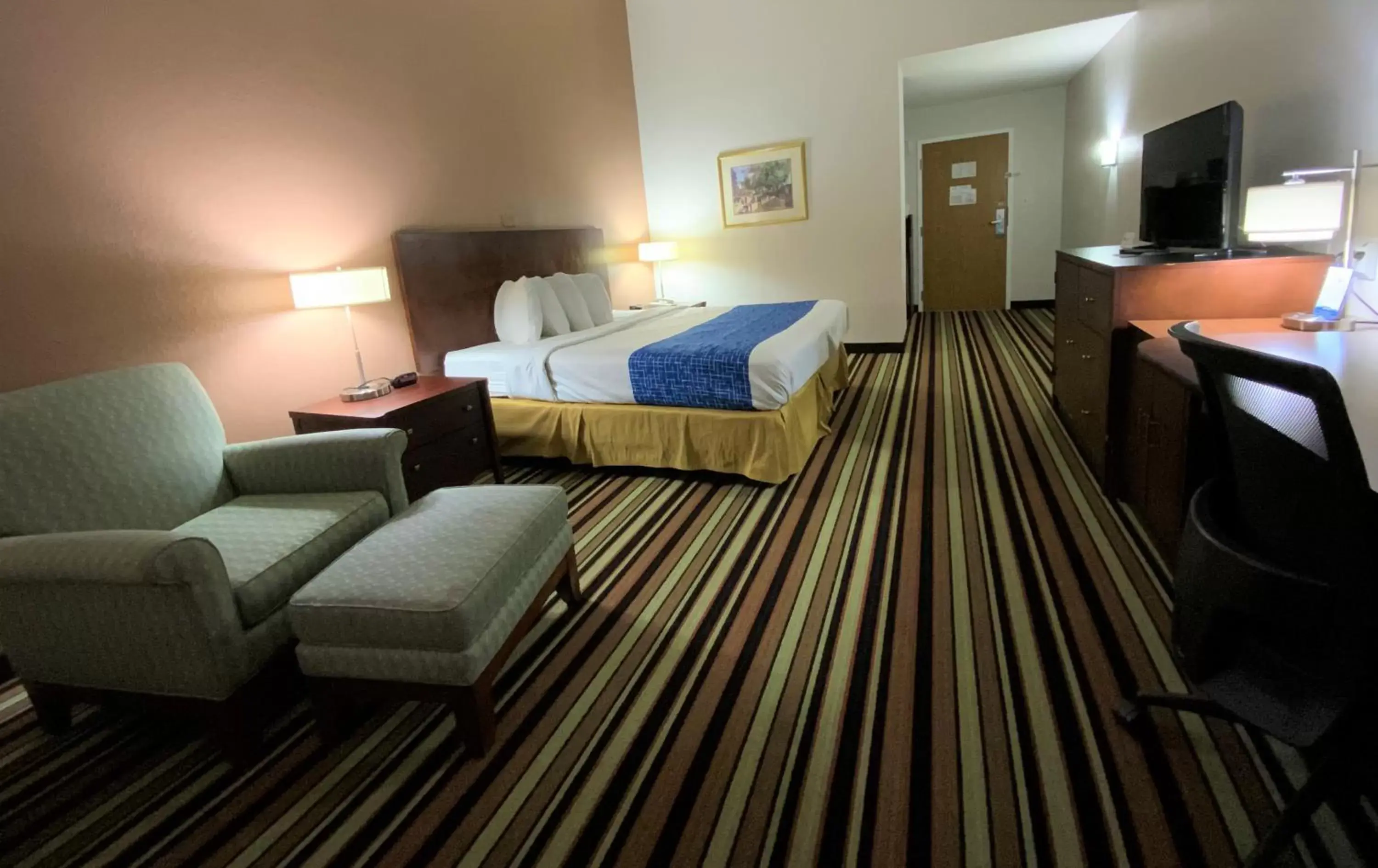 Bed in Travelodge by Wyndham Wytheville