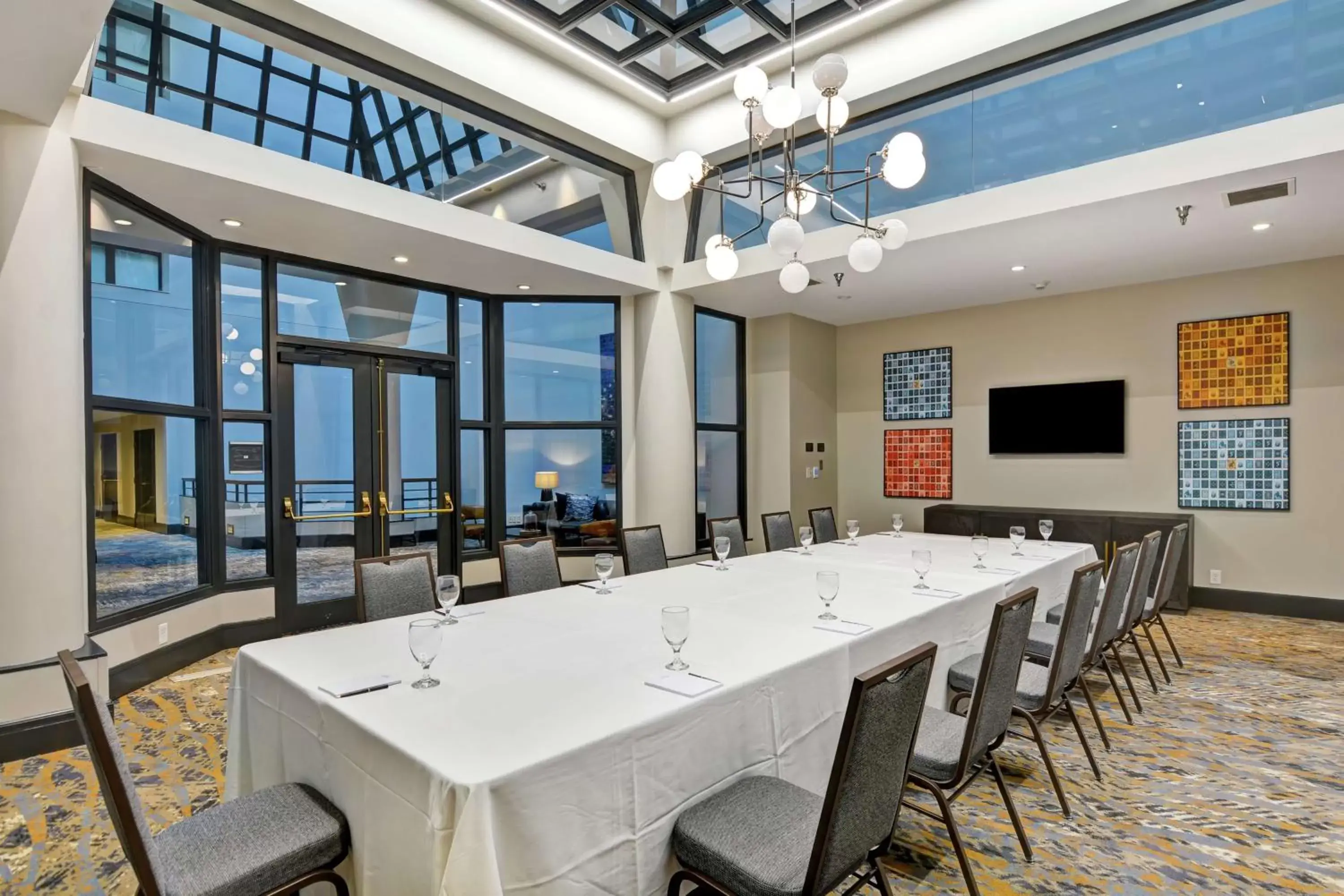 Meeting/conference room in The Cincinnatian Curio Collection by Hilton