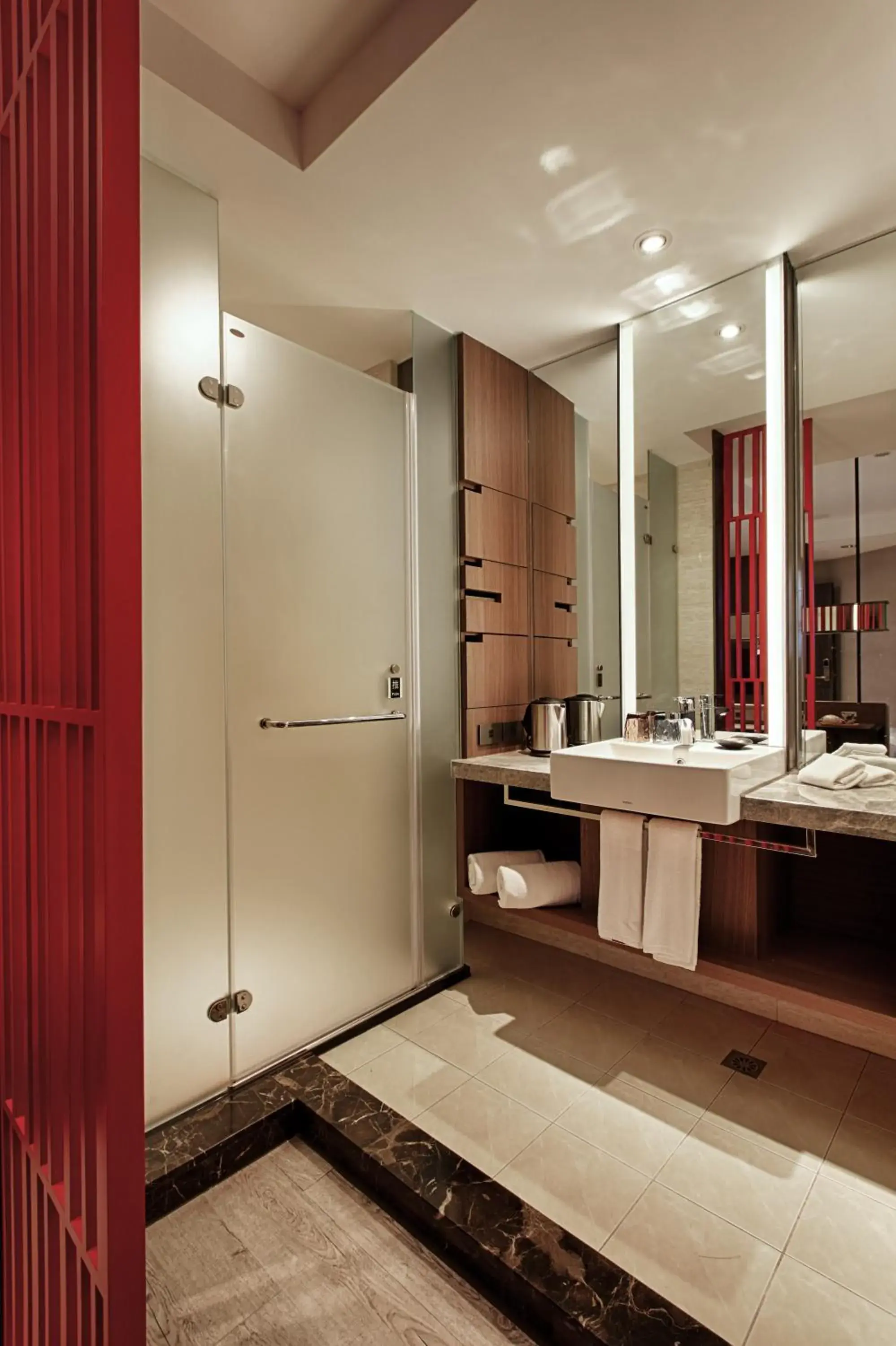 Shower, Bathroom in City Place