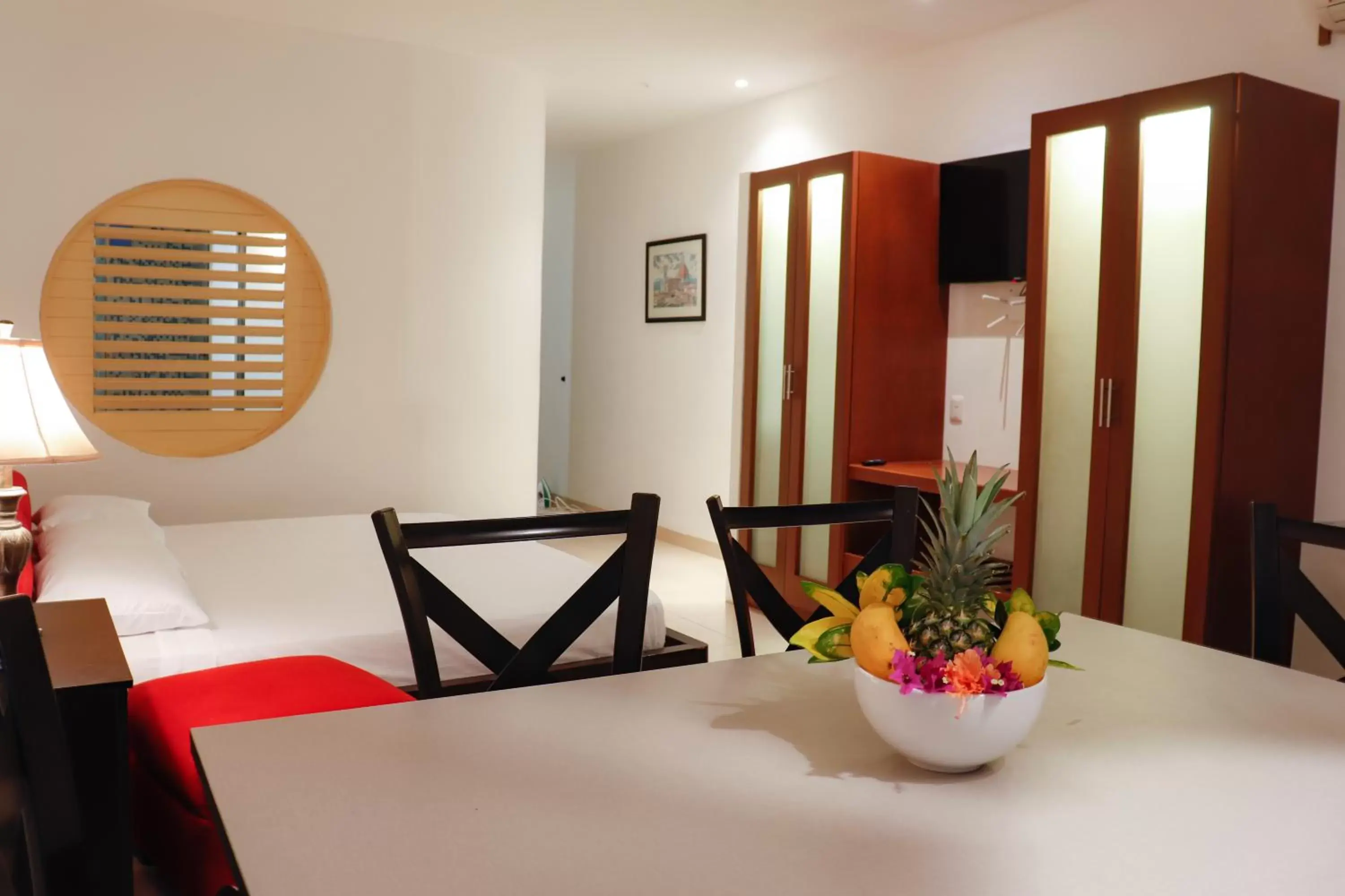 Bed, Dining Area in Maia Suites Cozumel