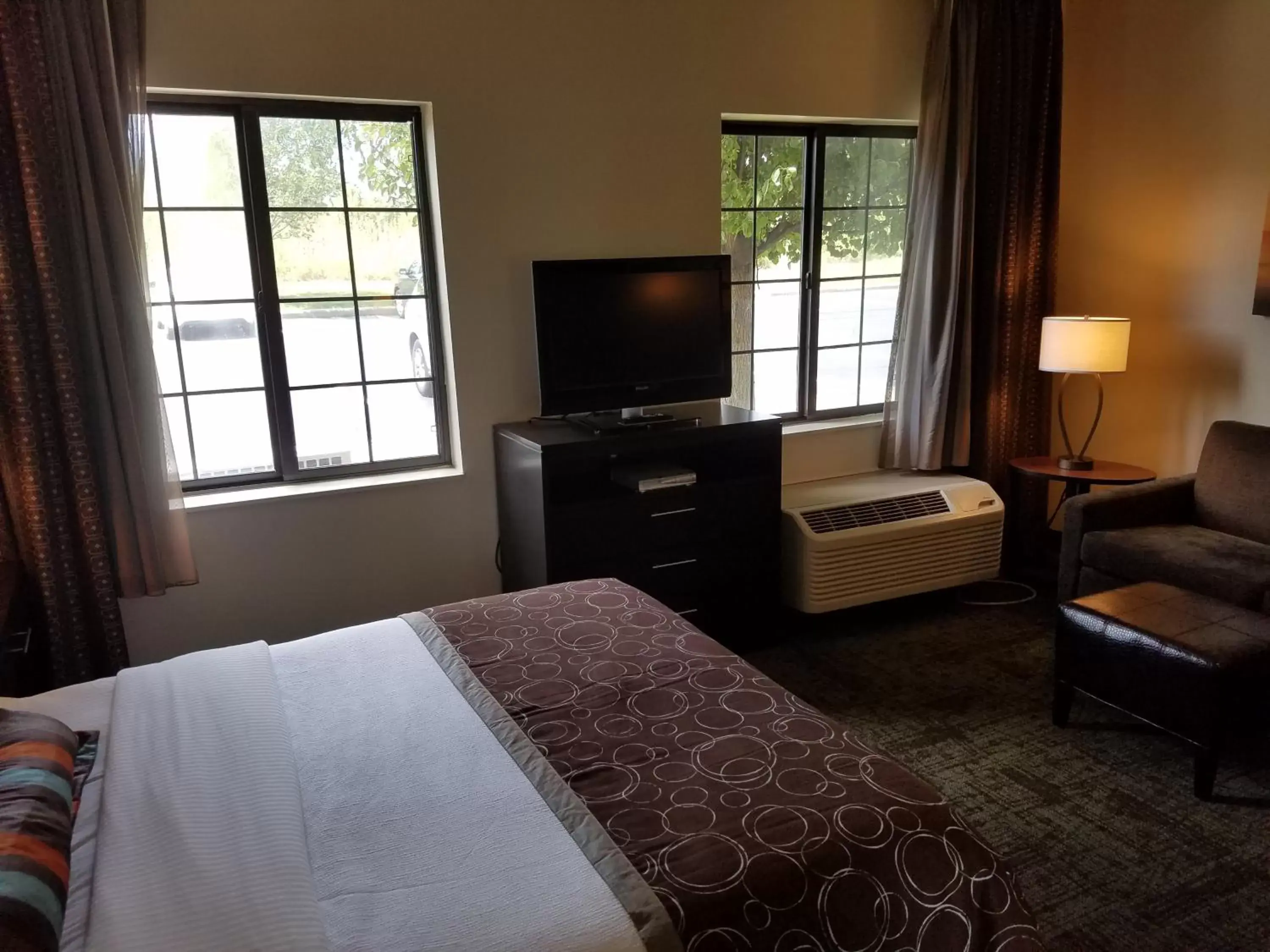 Bed, Room Photo in Staybridge Suites - Cincinnati North, an IHG Hotel
