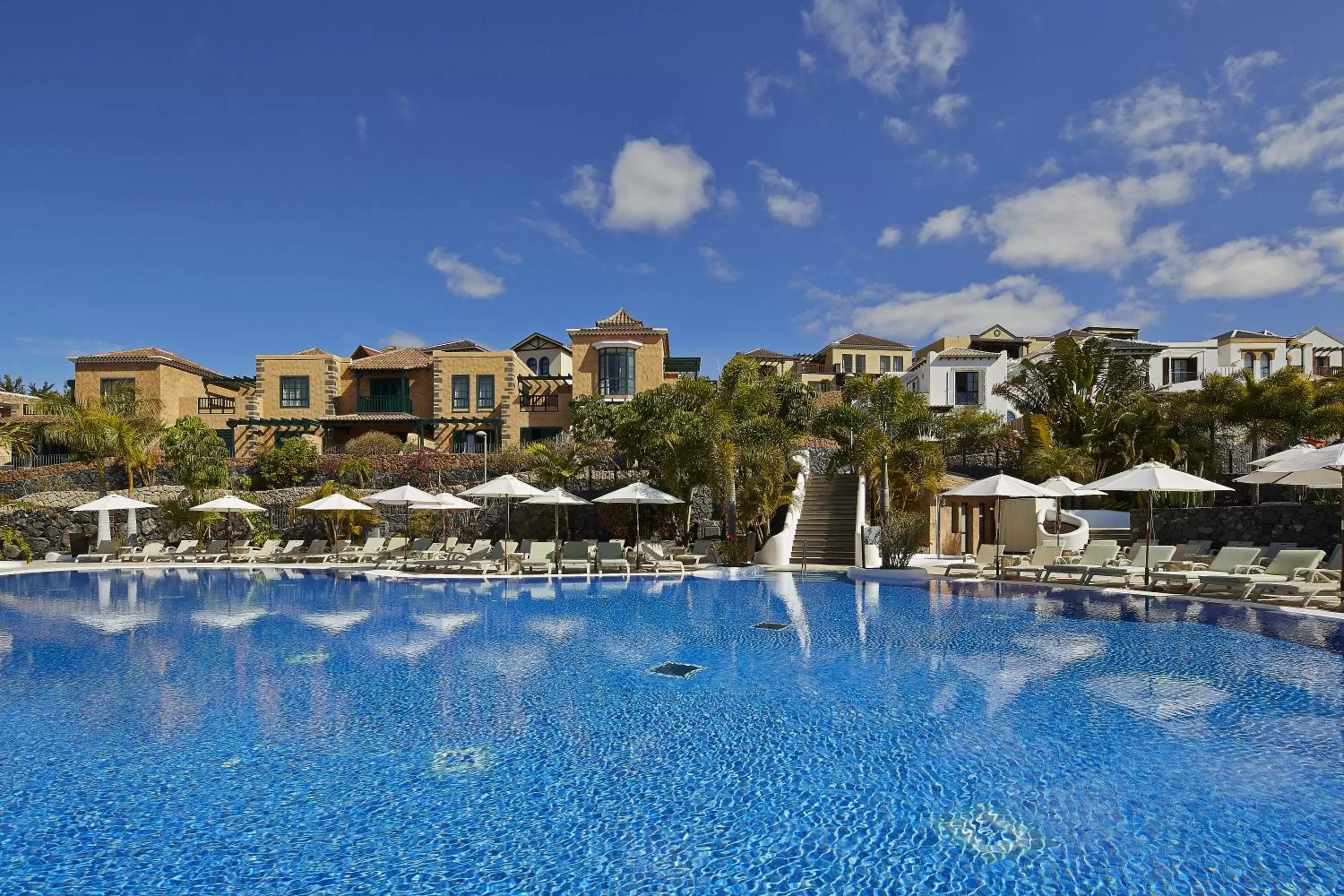 Facade/entrance in Hotel Suite Villa Maria