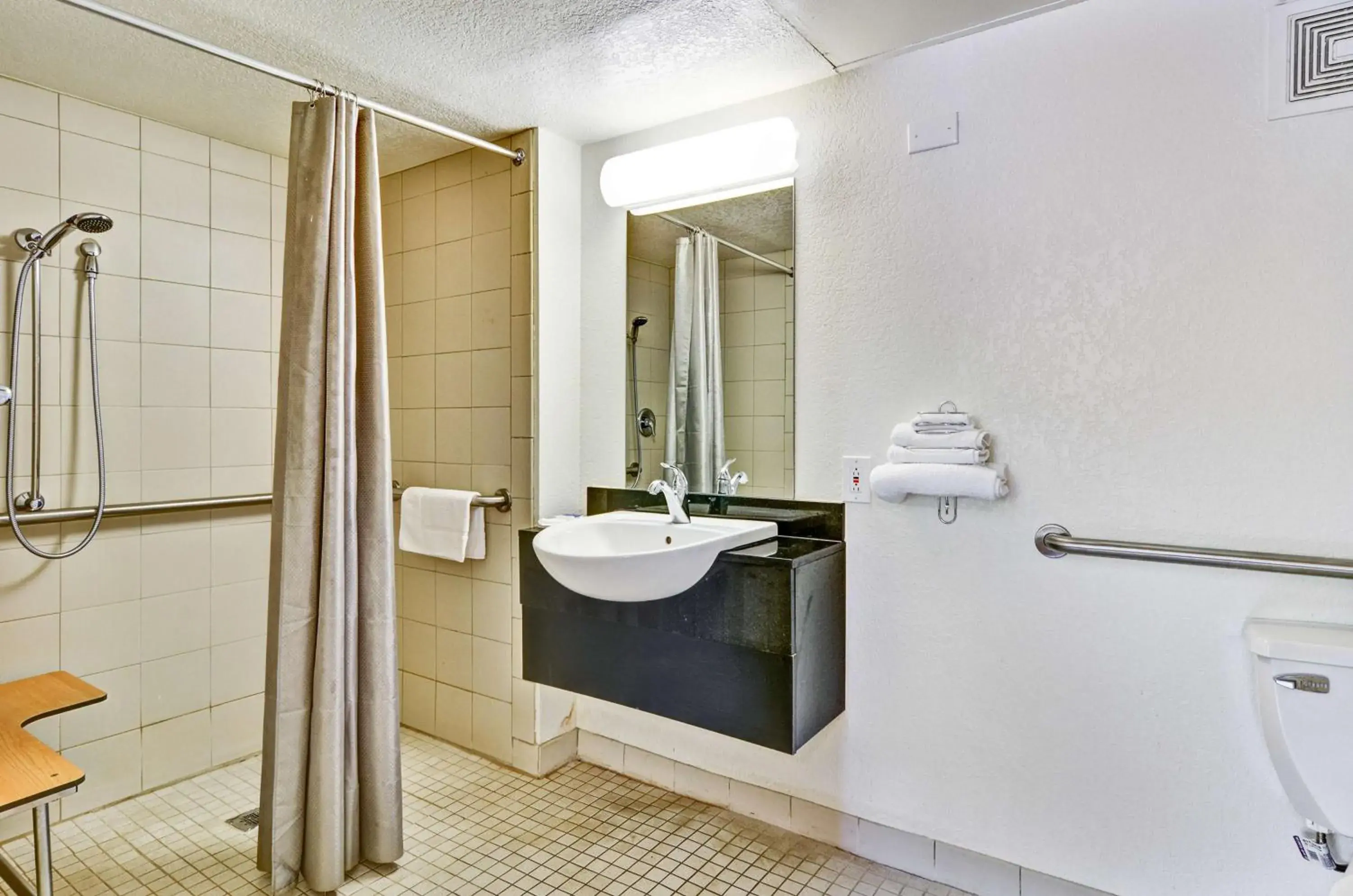 Bathroom in Motel 6-Pittsburgh, PA - Crafton