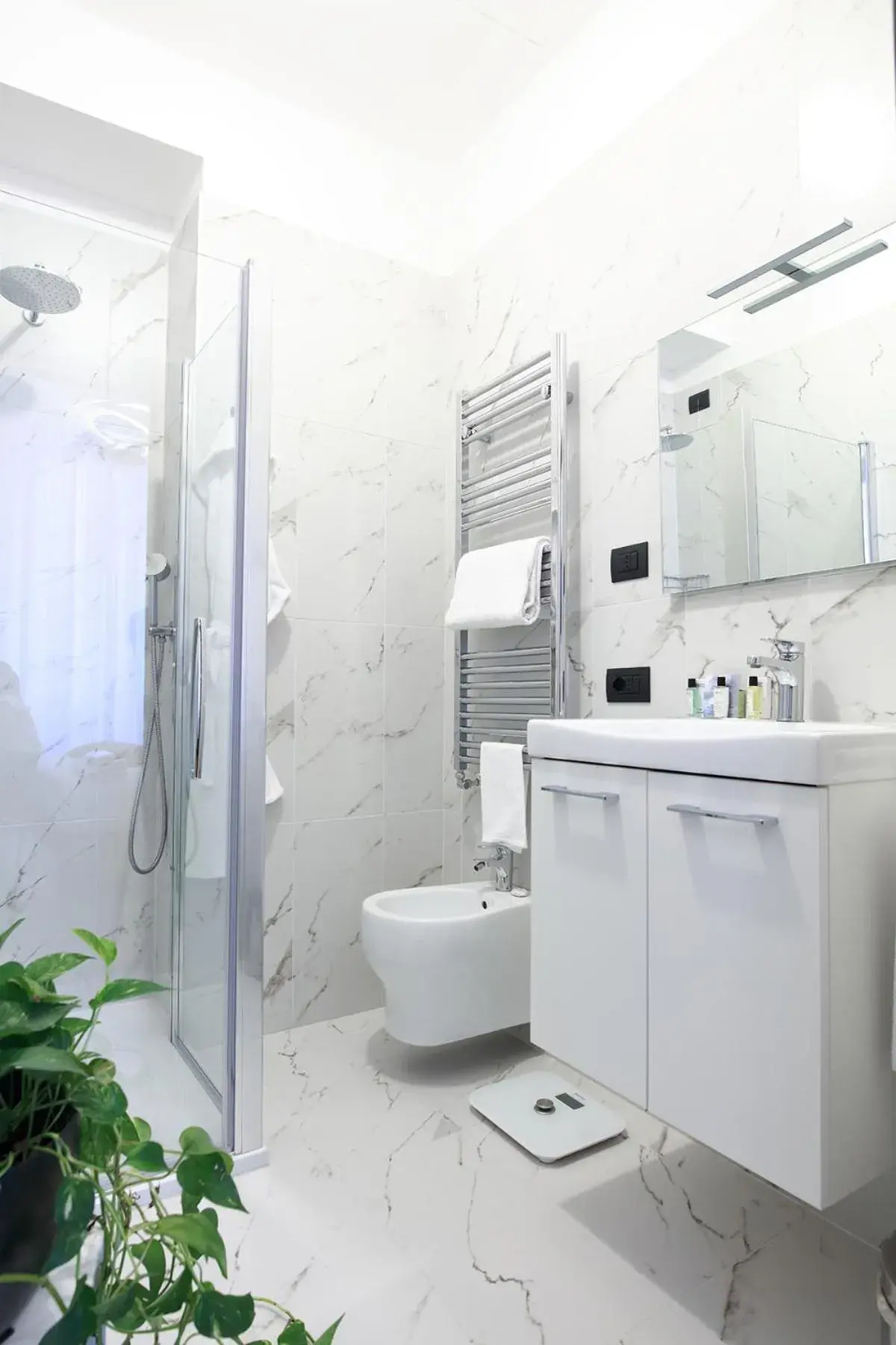 Shower, Bathroom in Hotel Sanpi Milano