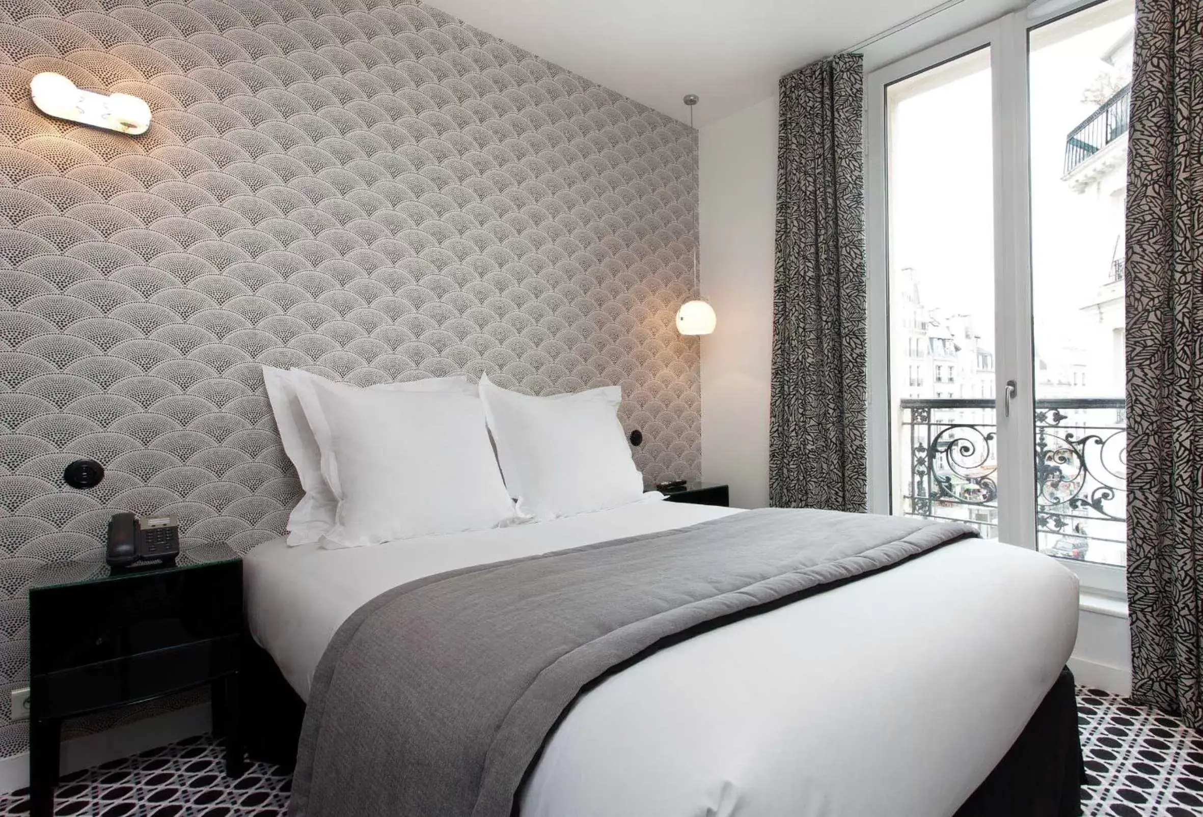 Photo of the whole room, Bed in Hôtel Emile Le Marais