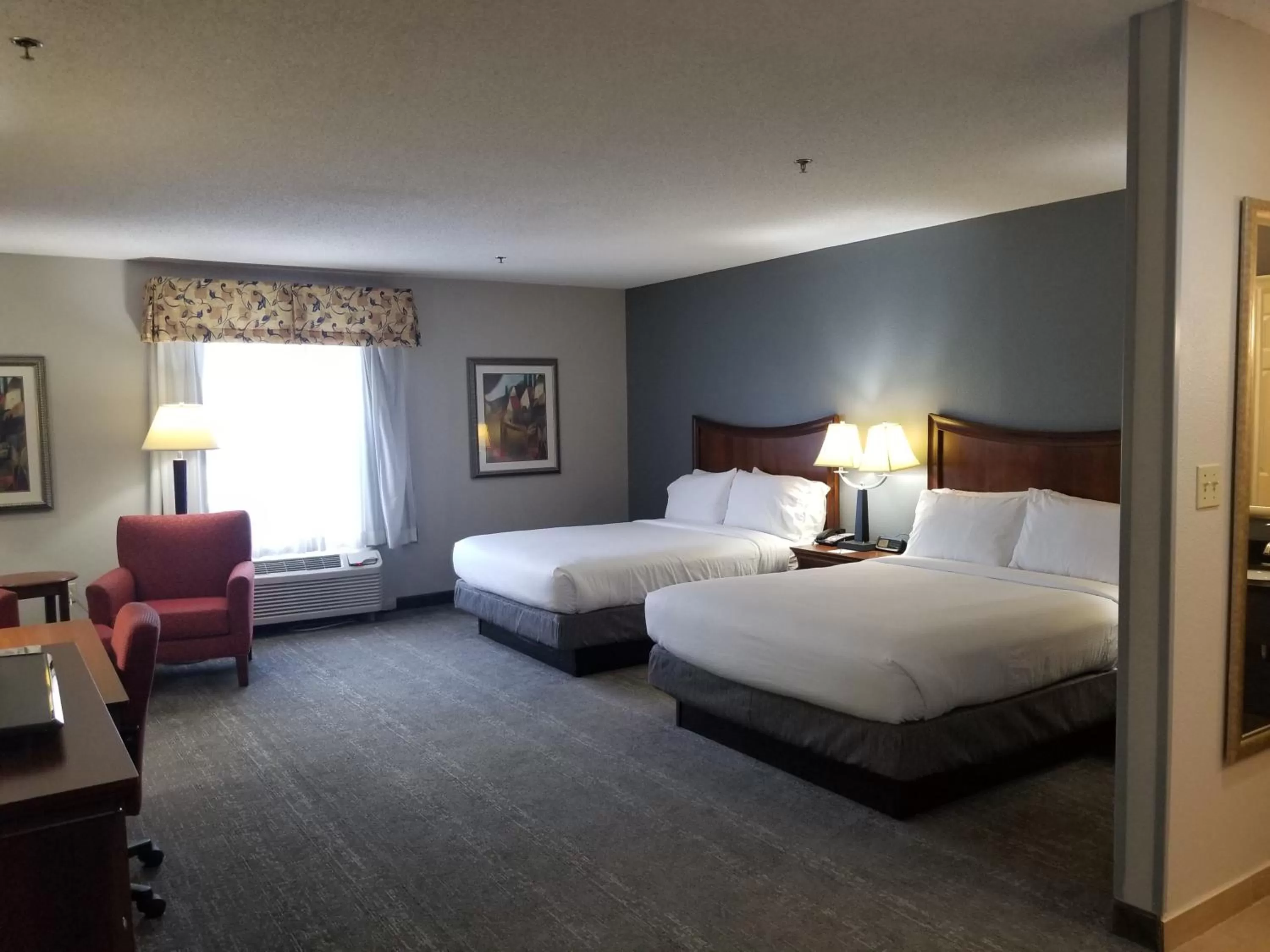 Photo of the whole room, Bed in Wingate by Wyndham Port Wentworth Savannah Area