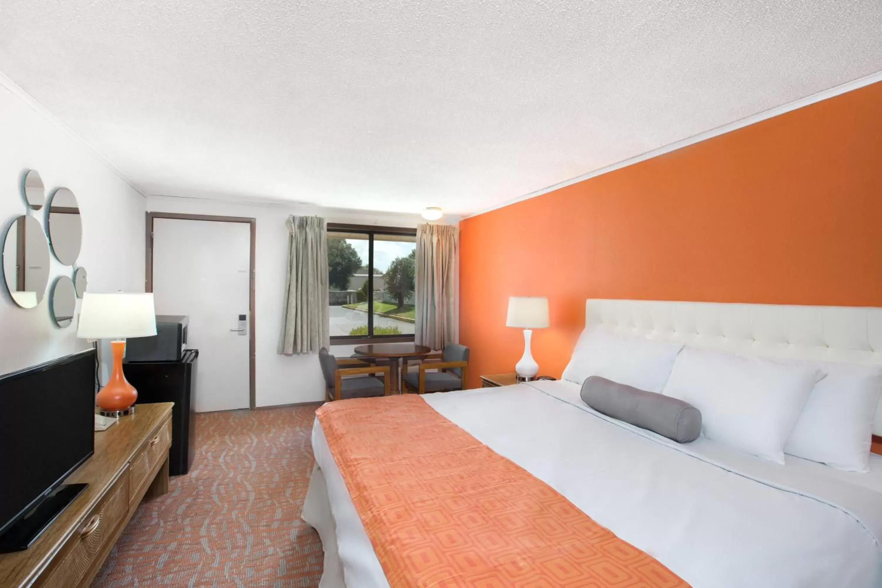 Photo of the whole room, Room Photo in Howard Johnson by Wyndham Wilmington