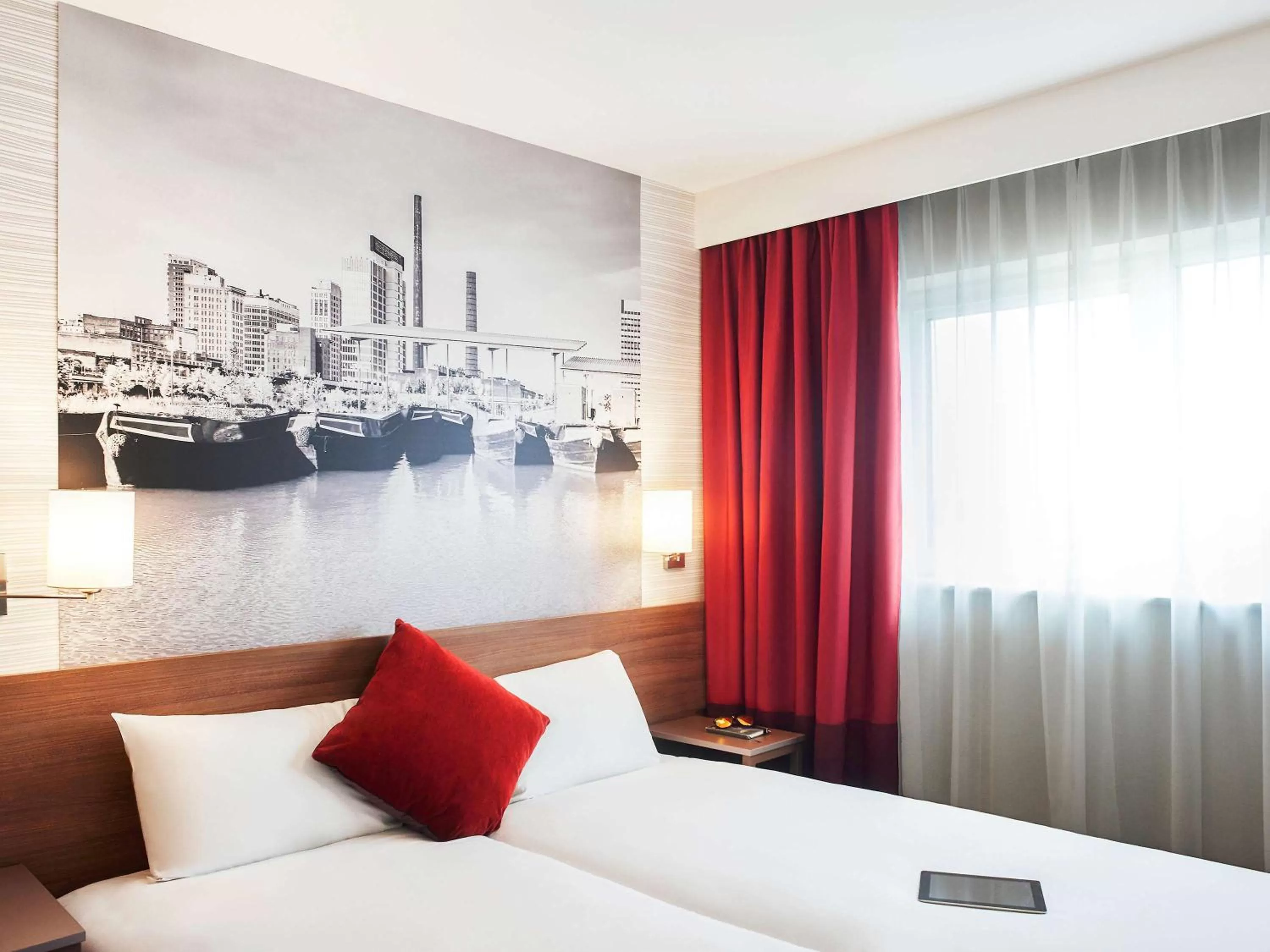 Photo of the whole room, Bed in Aparthotel Adagio Birmingham City Centre