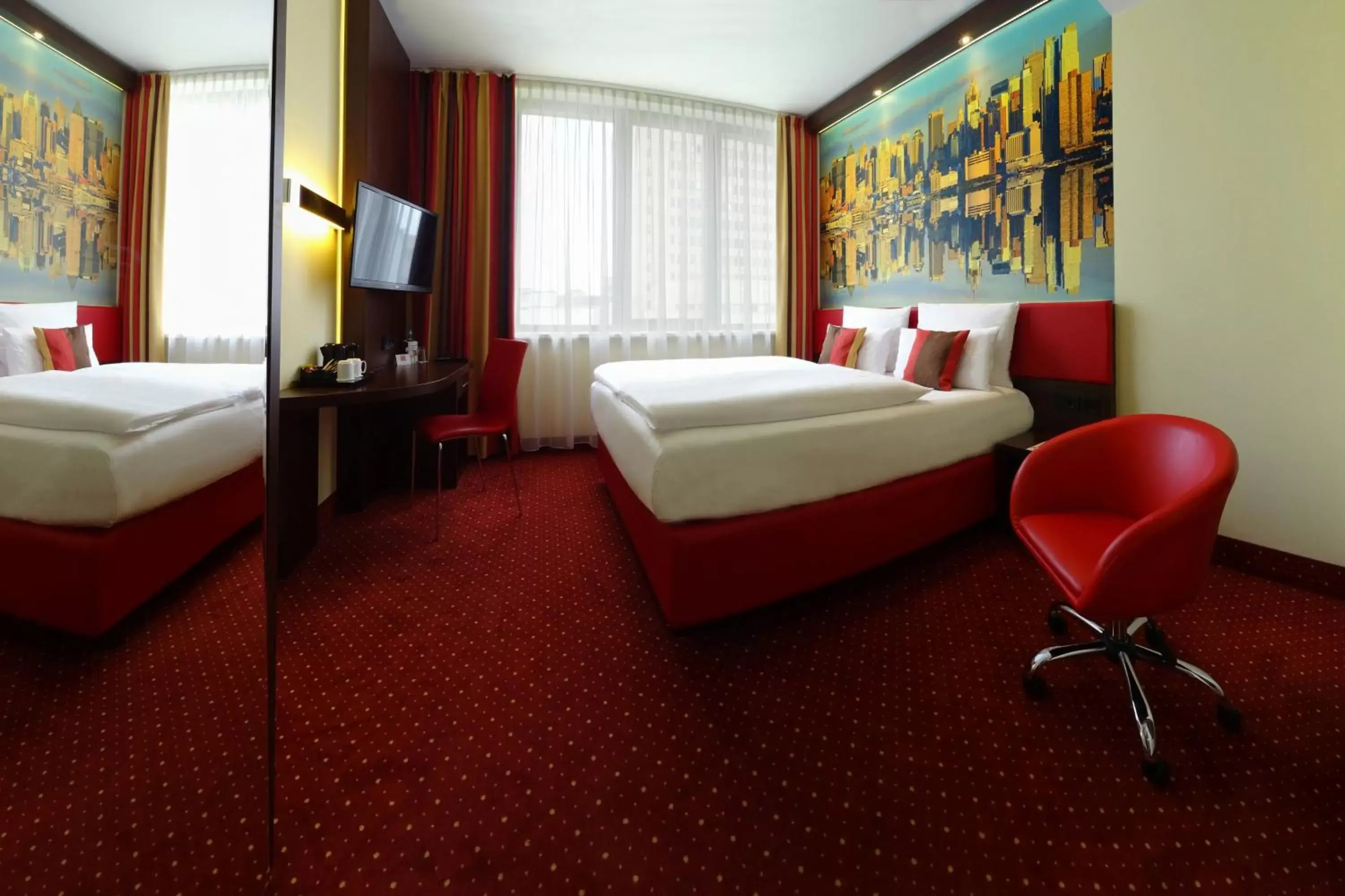 Photo of the whole room, Bed in Best Western Plus Plaza Berlin Kurfürstendamm