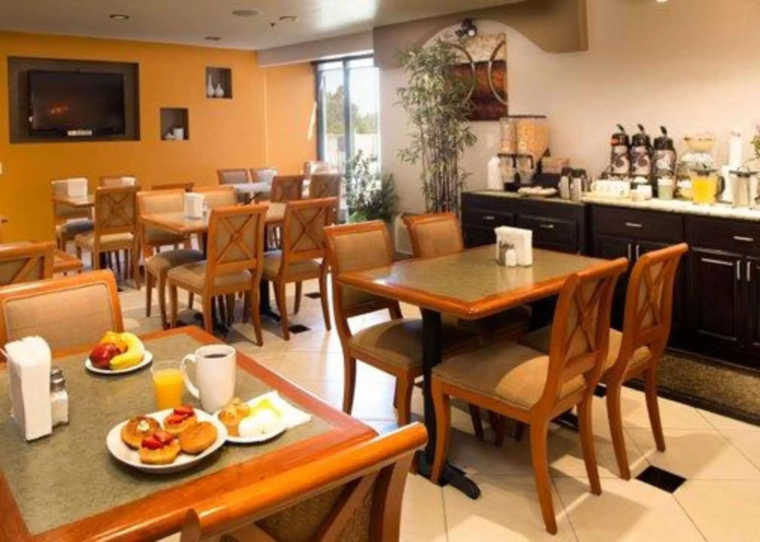 Restaurant/Places to Eat in Quality Inn Santa Clara Convention Center