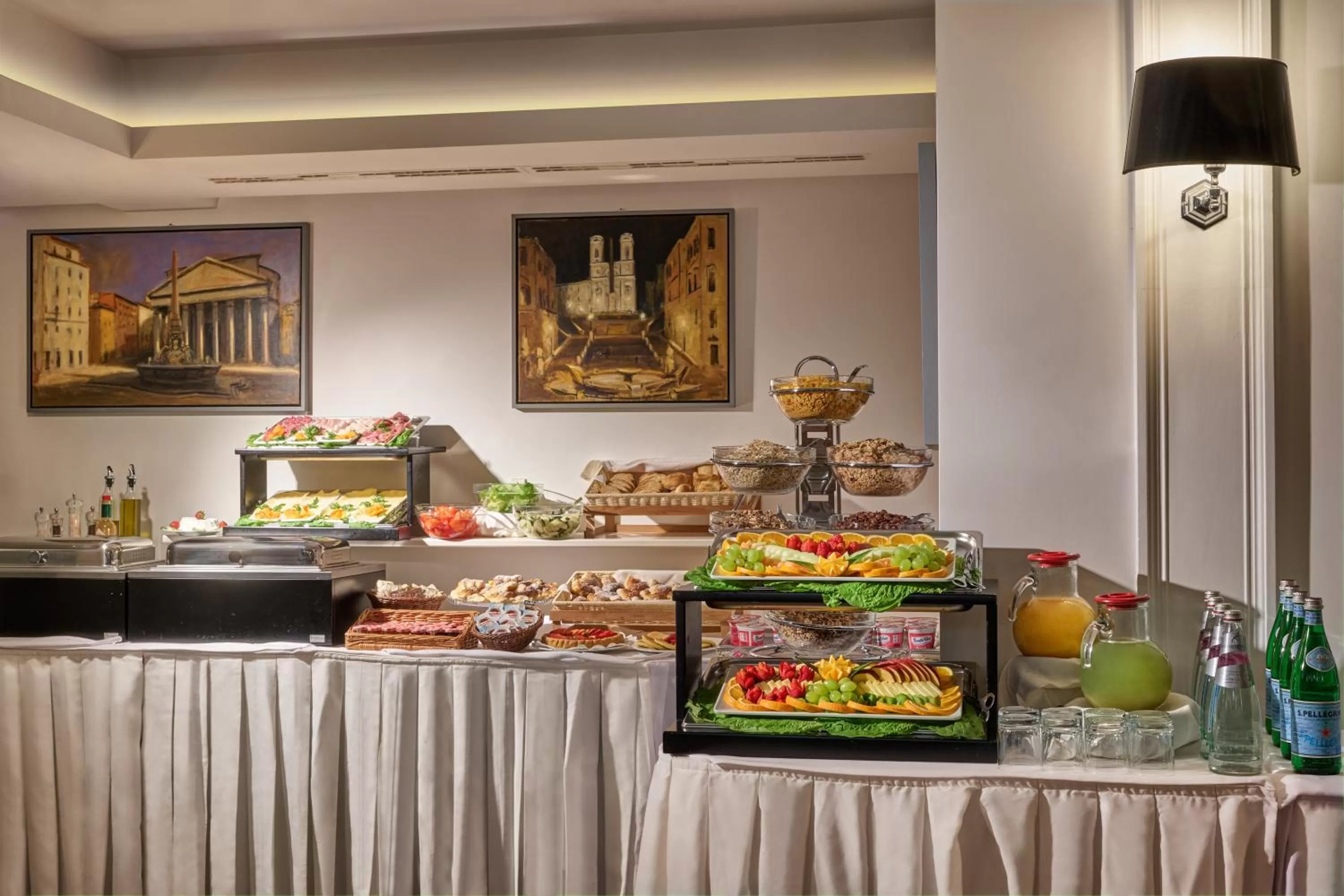 Breakfast in Hotel Degli Artisti