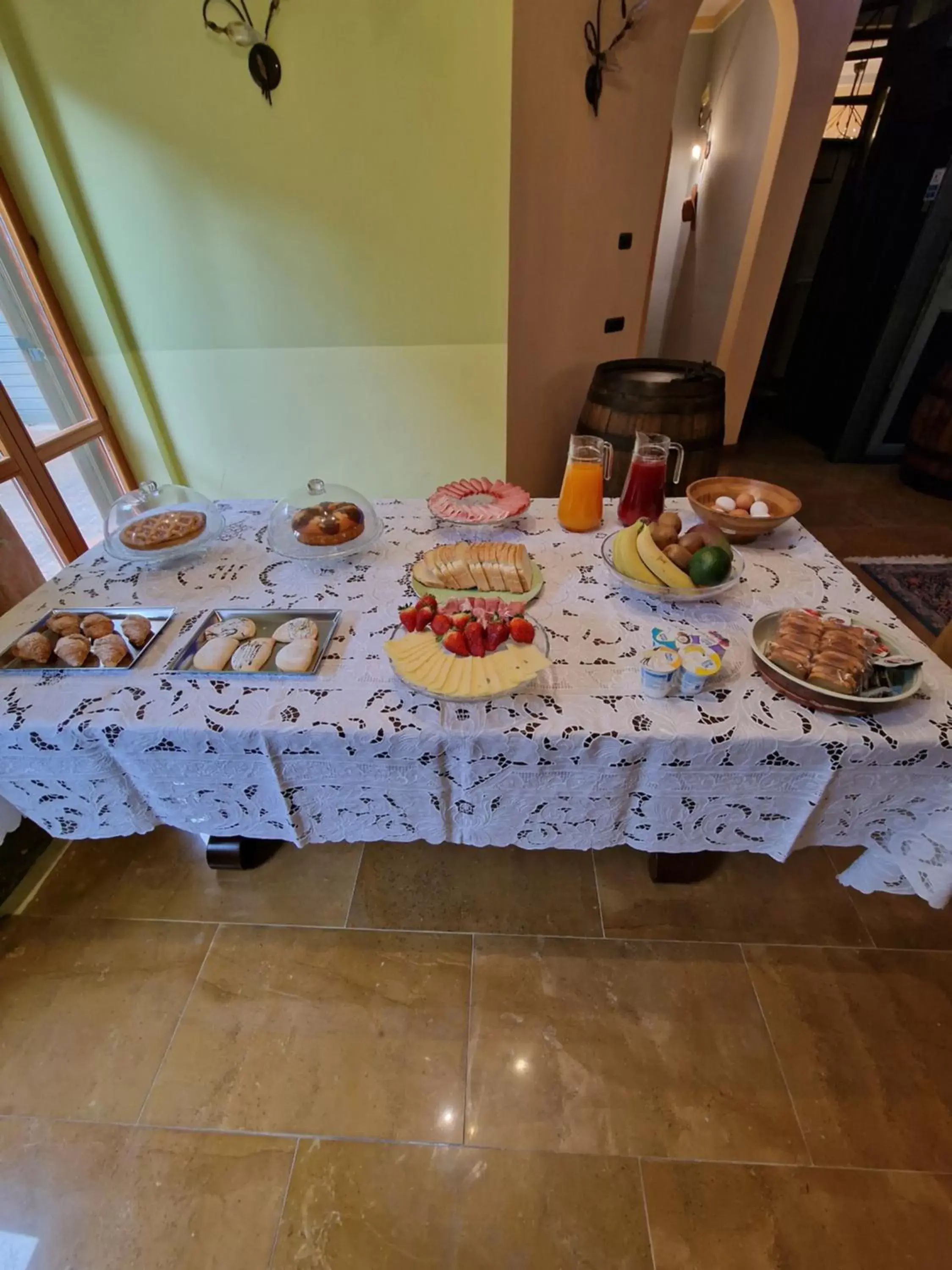 Breakfast, Dining Area in Il Piccolo Hotel