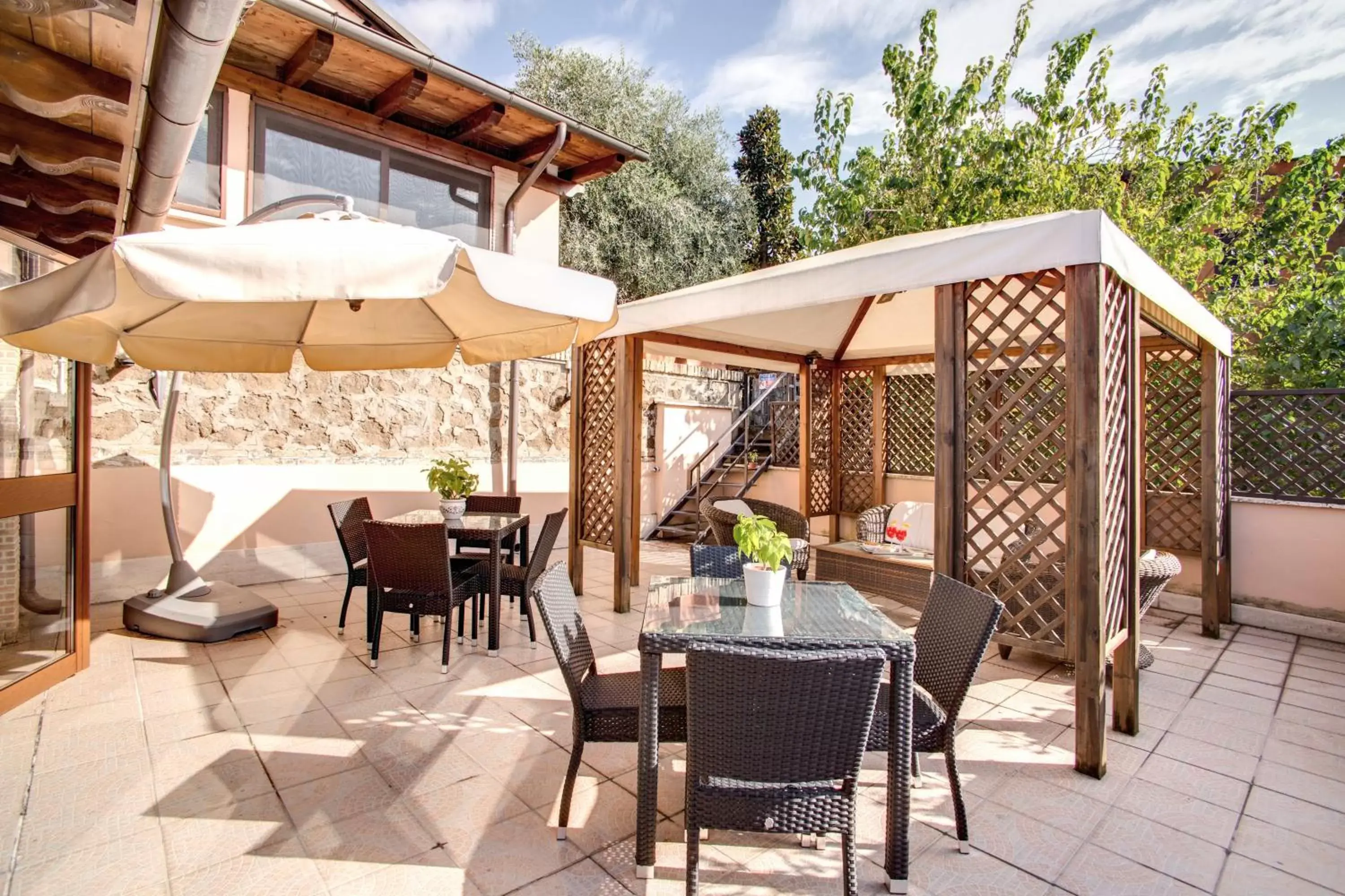 Garden, Restaurant/Places to Eat in Hotel Roma Tiburtina Metro