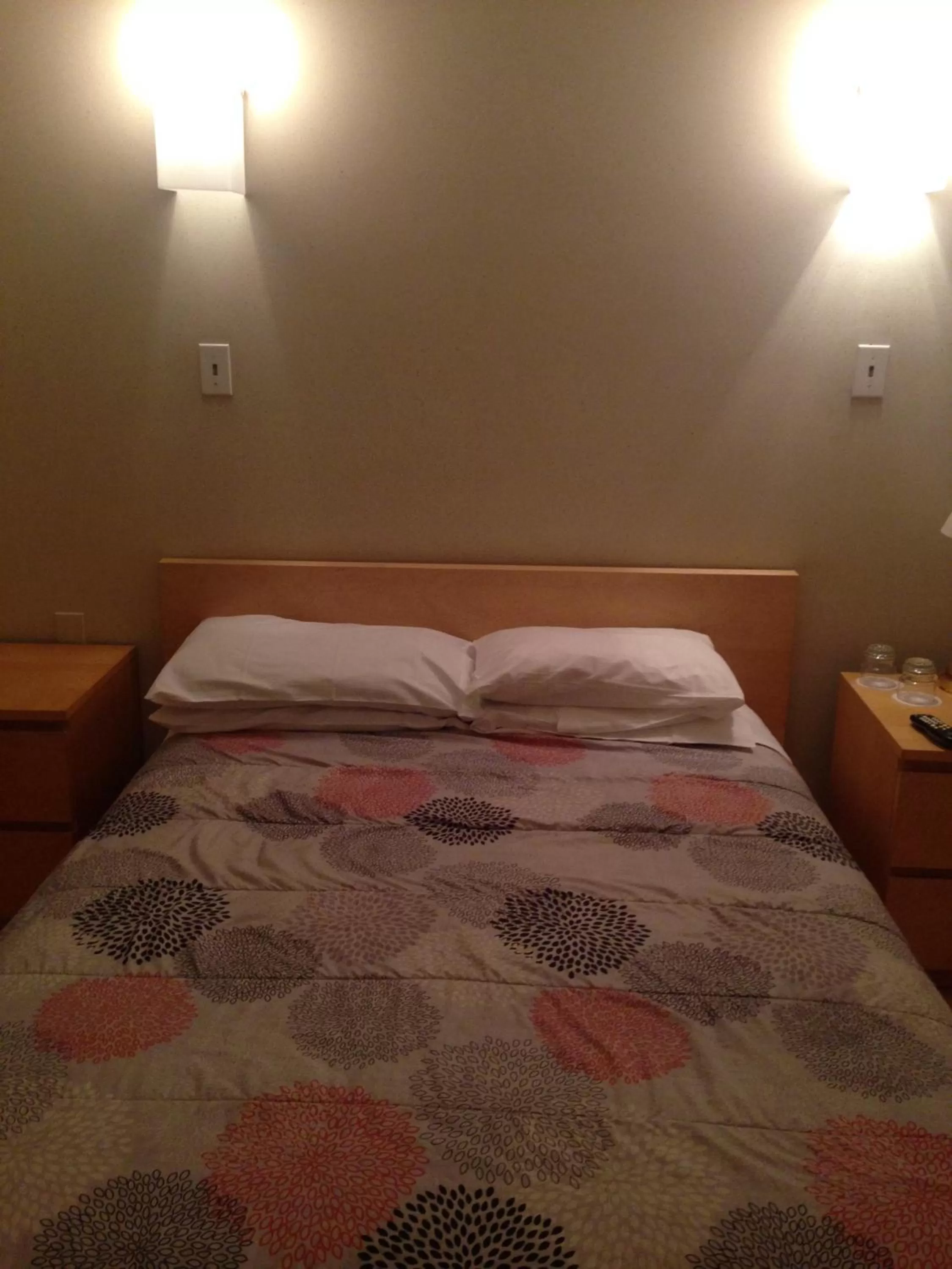 Bed in The Rex Hotel Jazz & Blues Bar