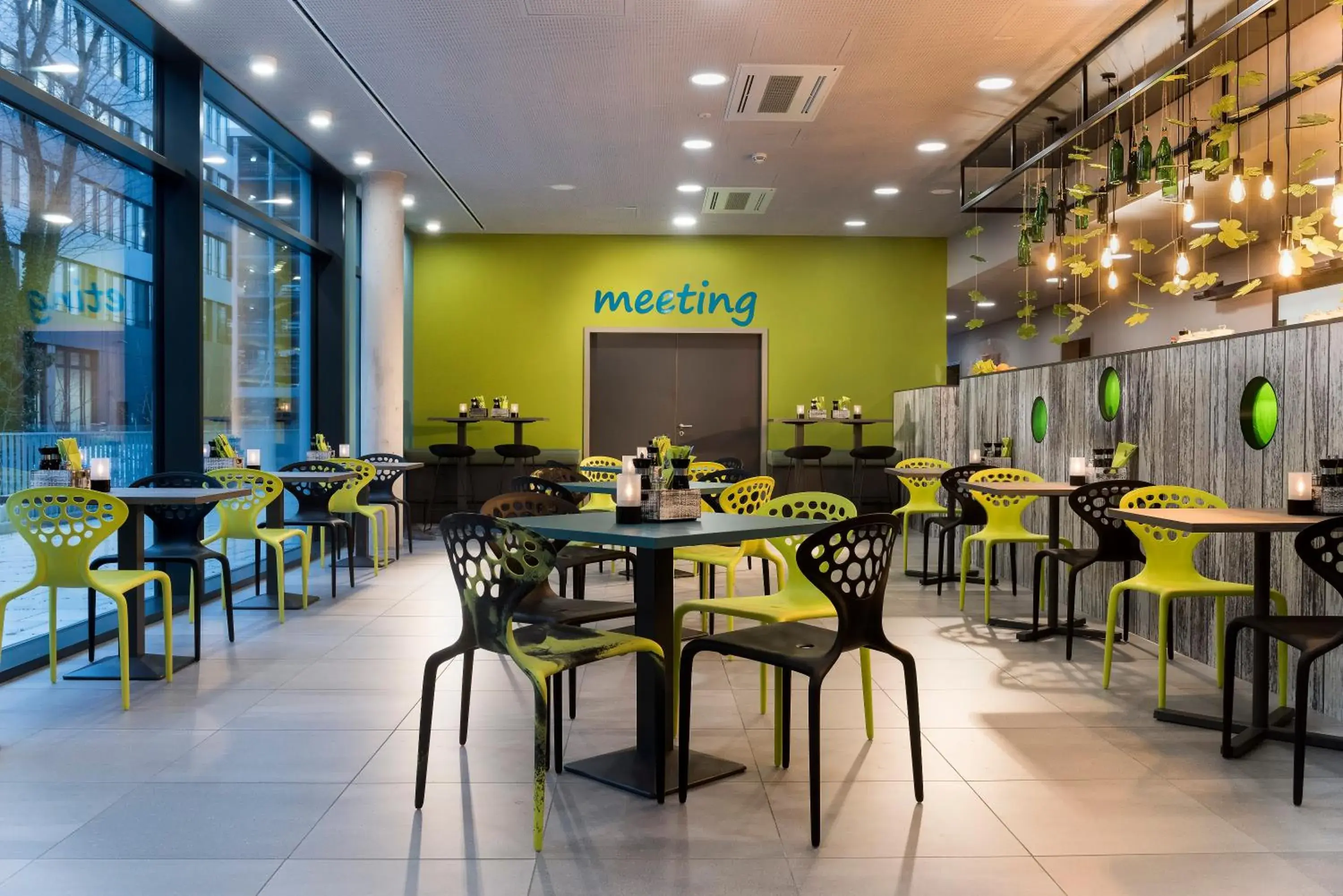 Lounge or bar in ibis Styles Stuttgart Vaihingen Lounge or bar in ibis Styles Stuttgart Vaihingen