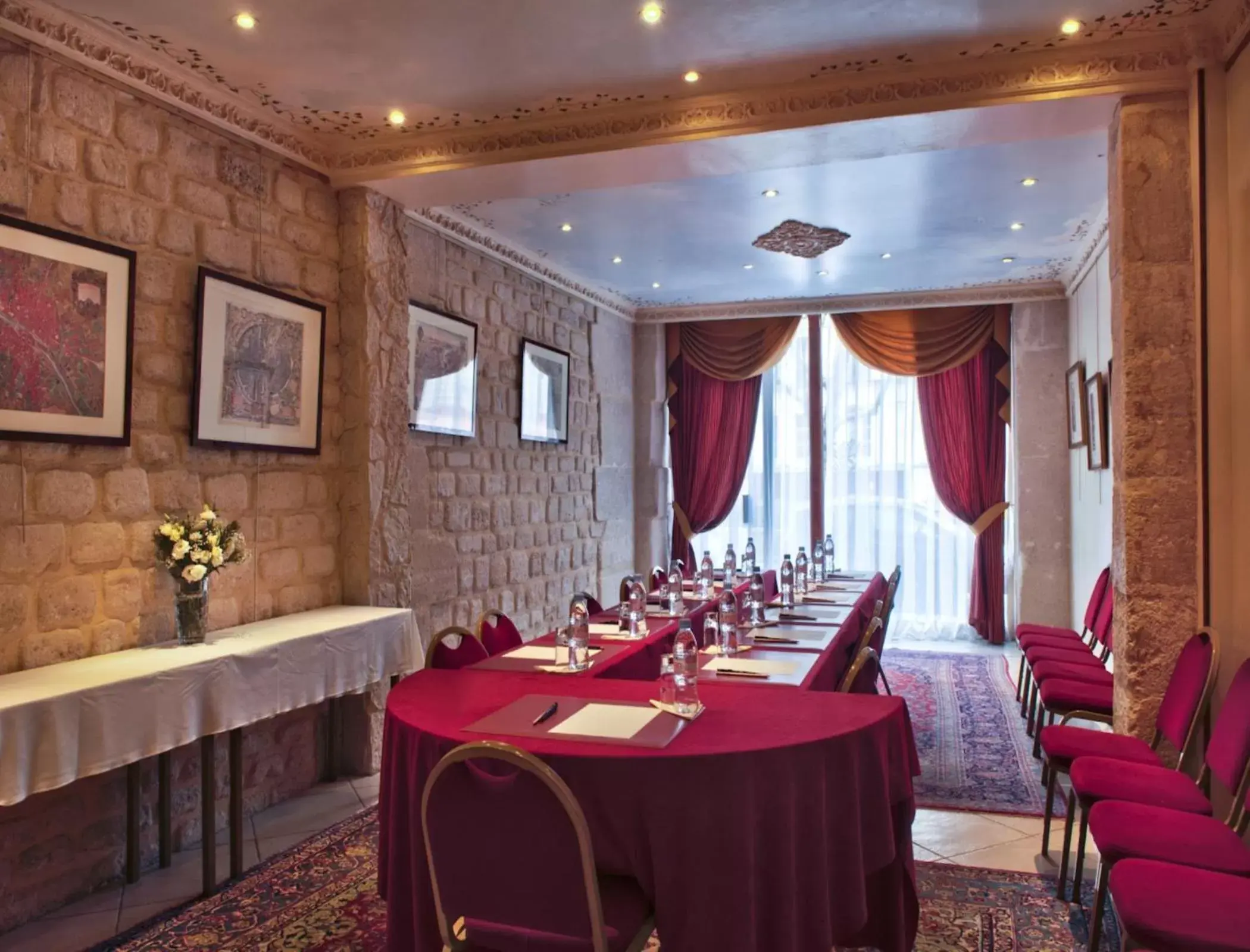 Business facilities in Hotel Minerve