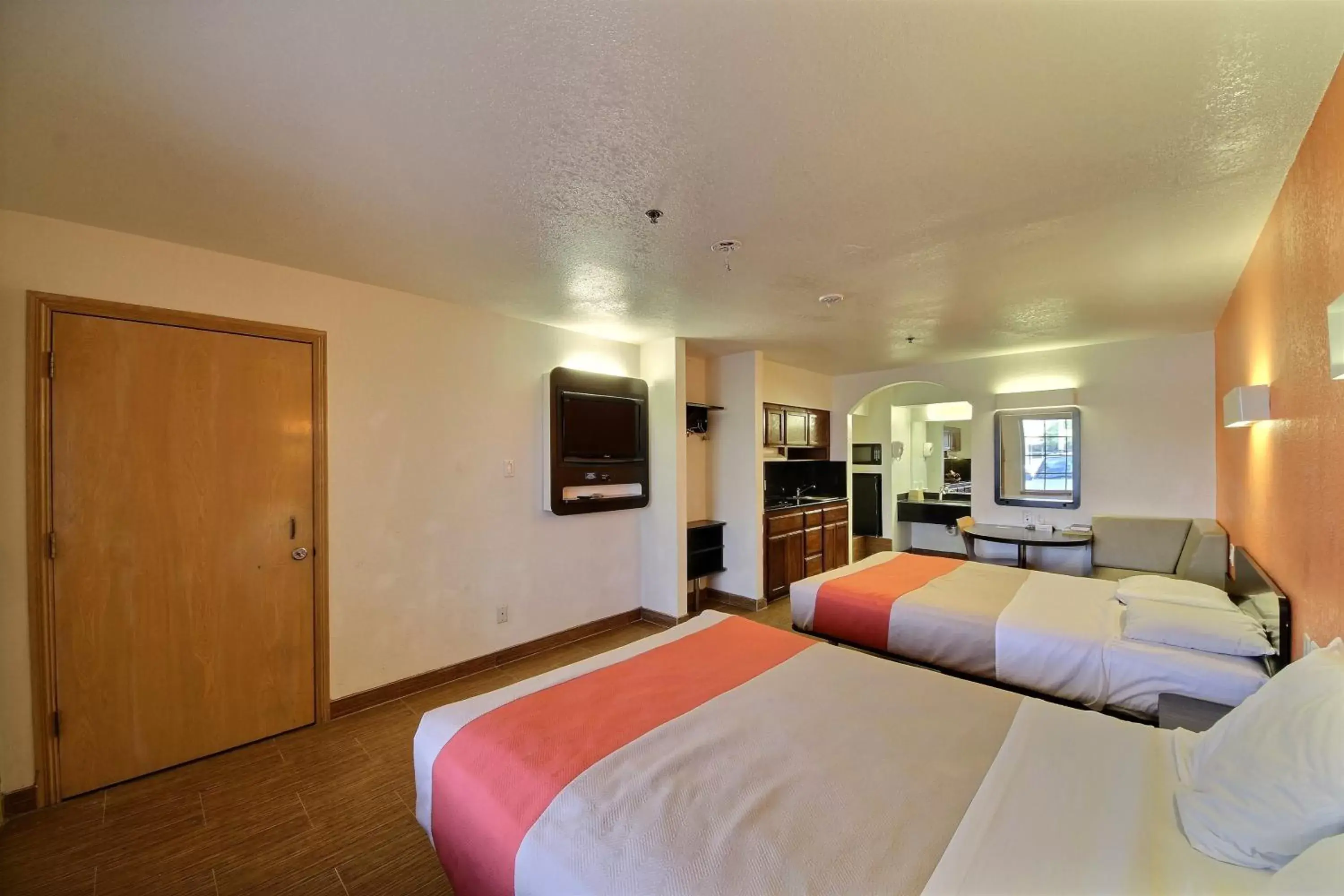 Photo of the whole room in Motel 6-Edinburg, TX