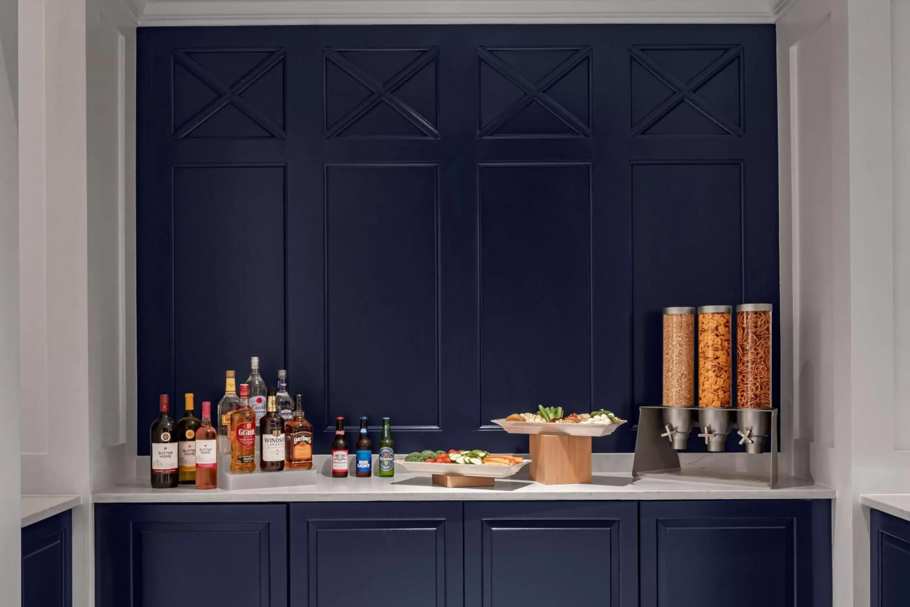 Restaurant/places to eat in Embassy Suites by Hilton Charleston Harbor Mt. Pleasant Restaurant/places to eat in Embassy Suites by Hilton Charleston Harbor Mt. Pleasant