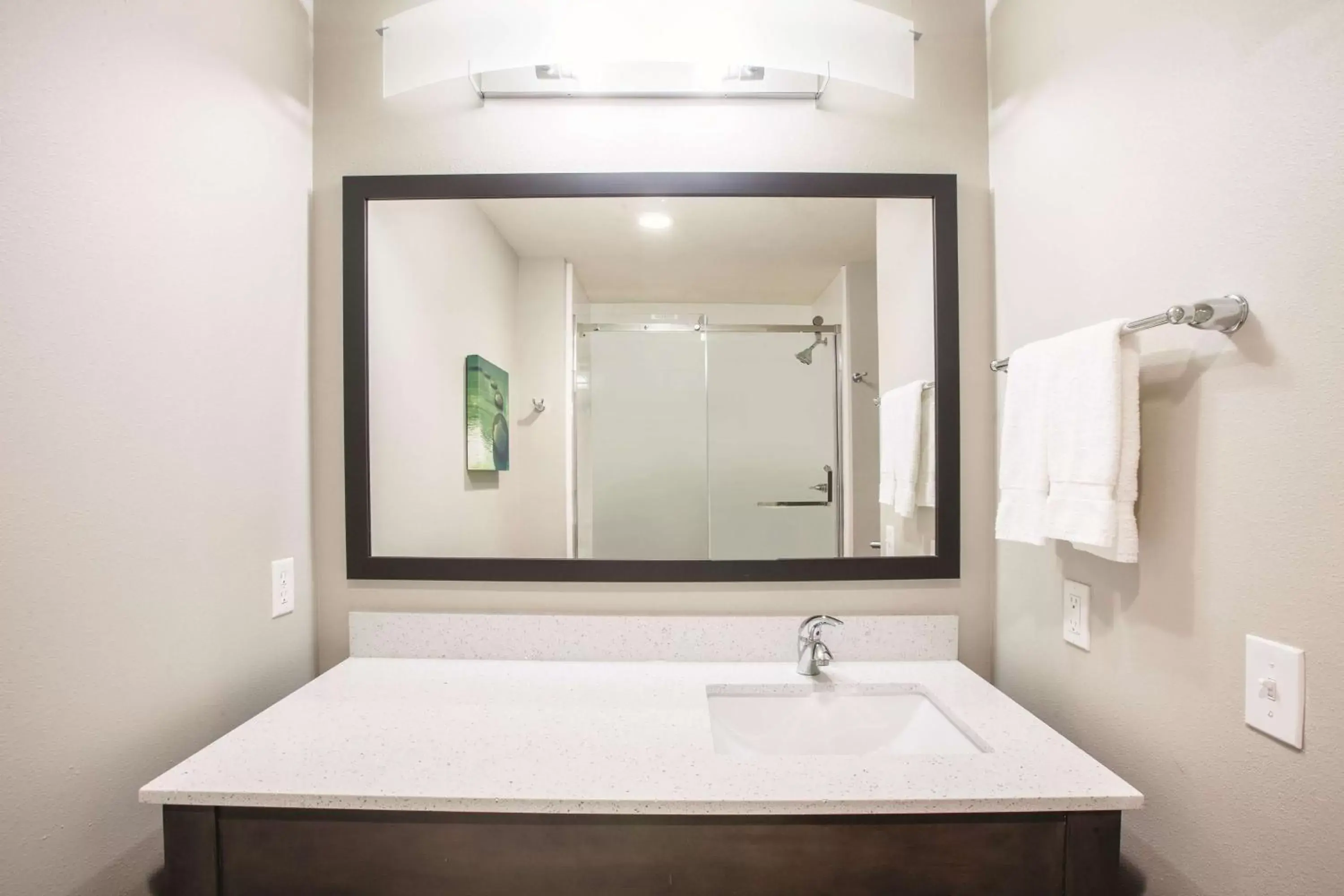 Photo of the whole room, Bathroom in La Quinta by Wyndham Tulsa Broken Arrow