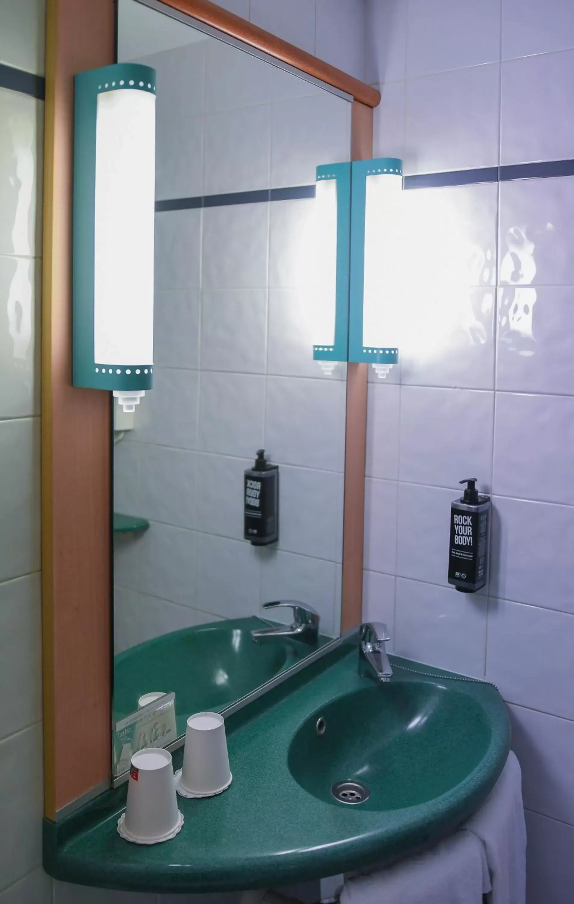 Bathroom in Ibis Valladolid